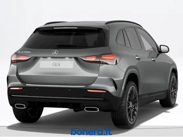 Mercedes-Benz Gla view 3