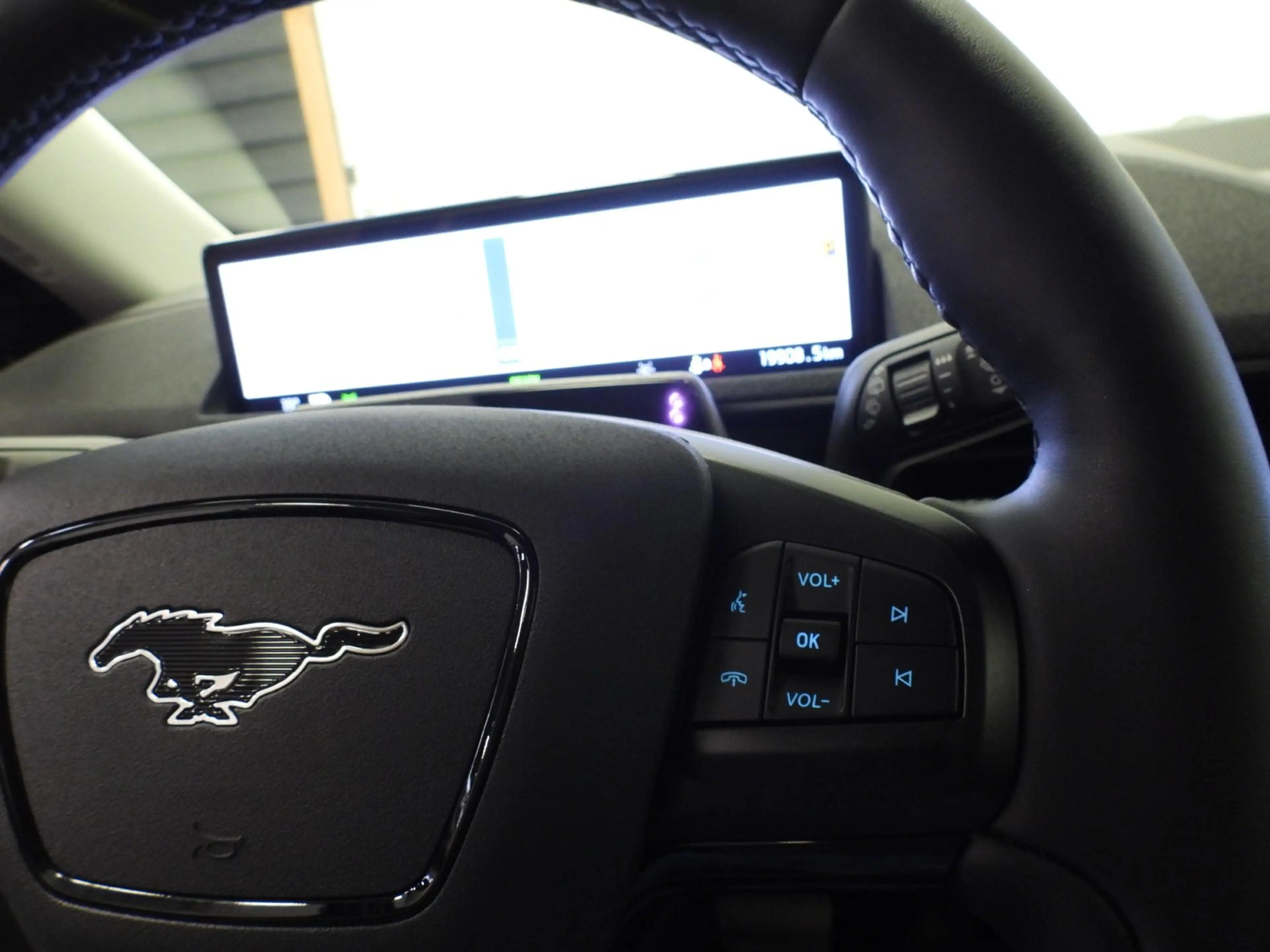Ford Mustang Mach-E RWD 75 kWh LEER/NAVI/360CAM/LED/B&O/18"LMV! — photo 19