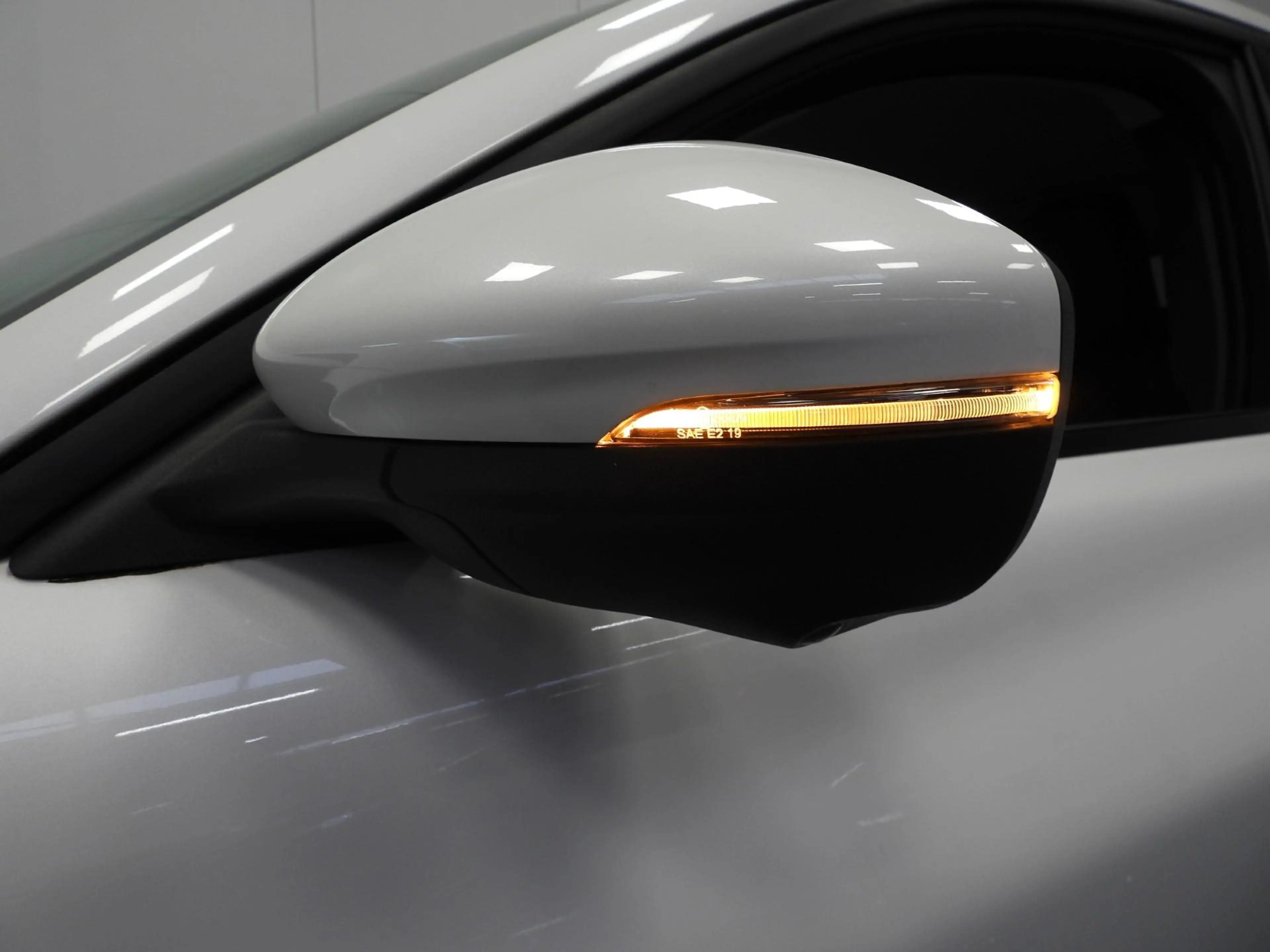 Ford Mustang Mach-E RWD 75 kWh LEER/NAVI/360CAM/LED/B&O/18"LMV! — photo 37