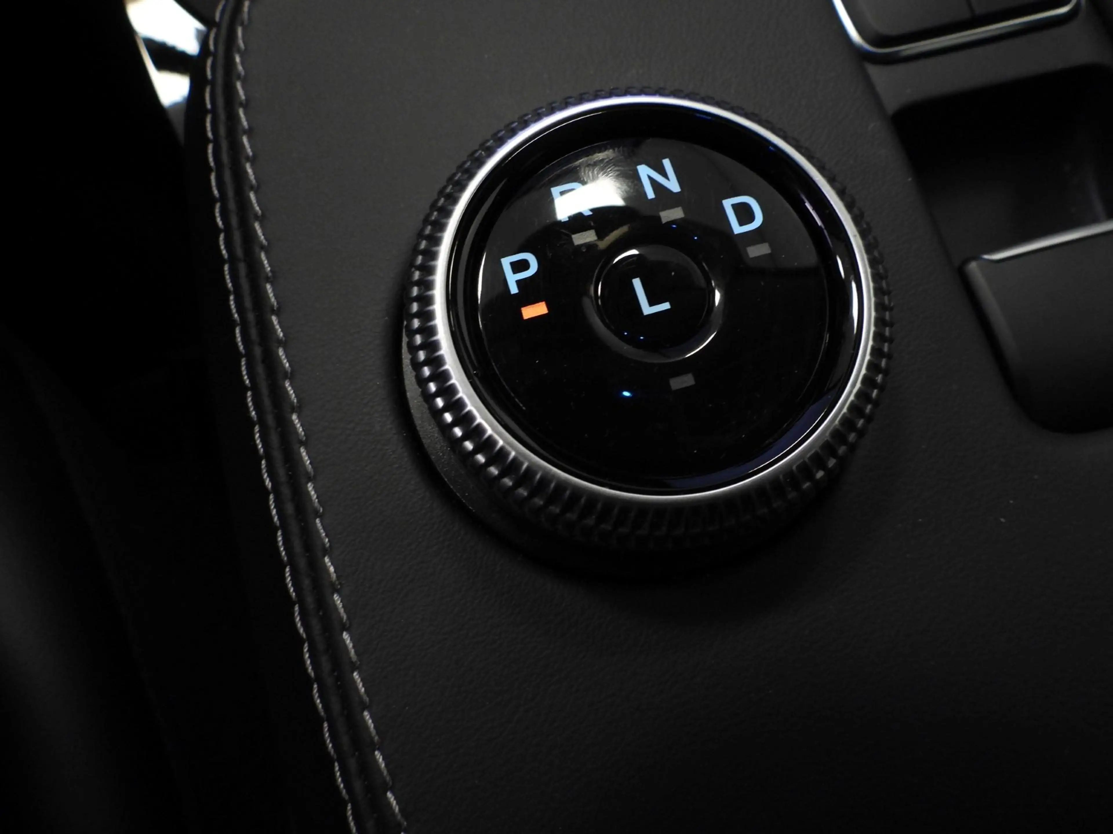 Ford Mustang Mach-E RWD 75 kWh LEER/NAVI/360CAM/LED/B&O/18"LMV! — photo 20