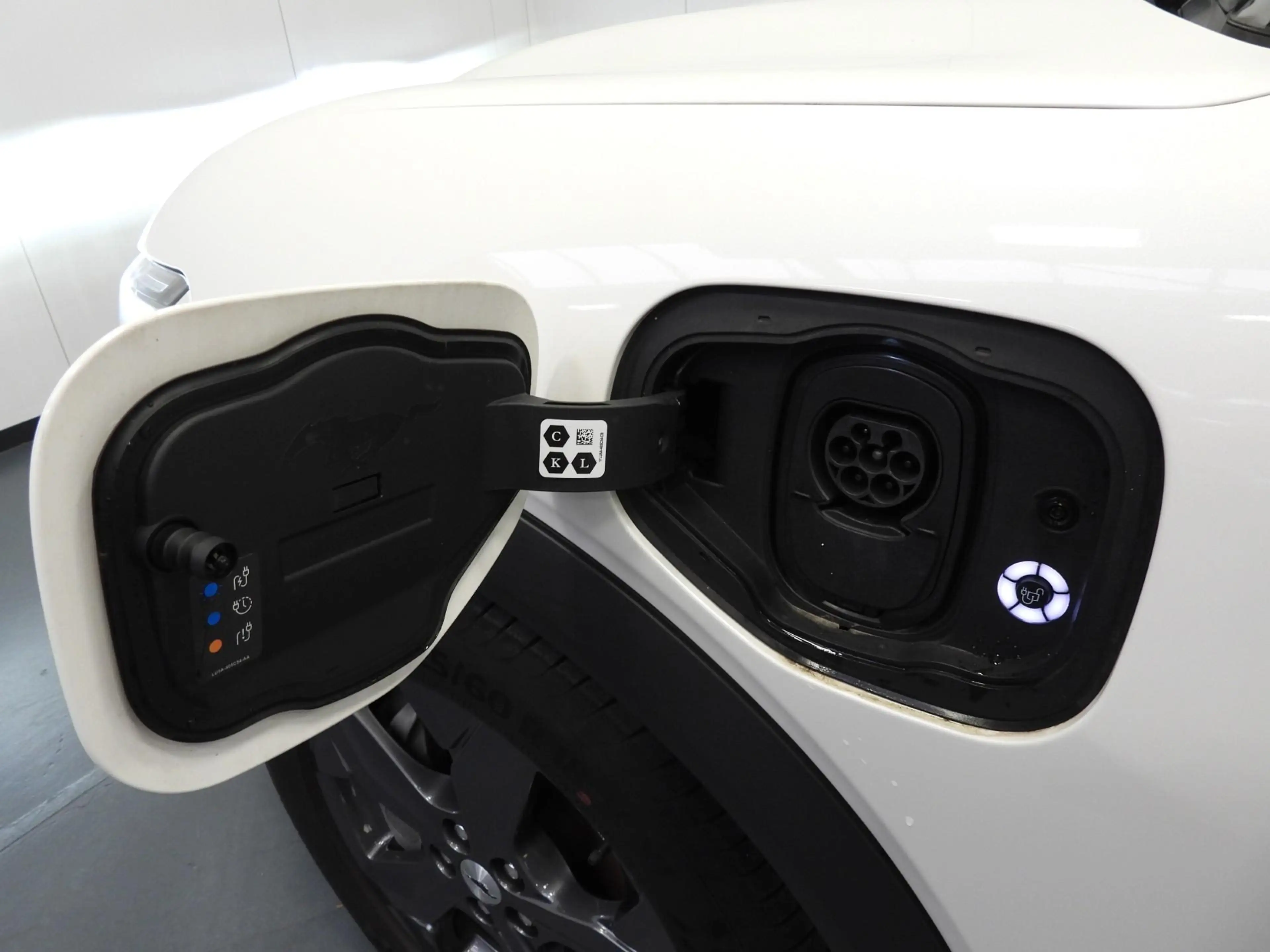 Ford Mustang Mach-E RWD 75 kWh LEER/NAVI/360CAM/LED/B&O/18"LMV! — photo 38