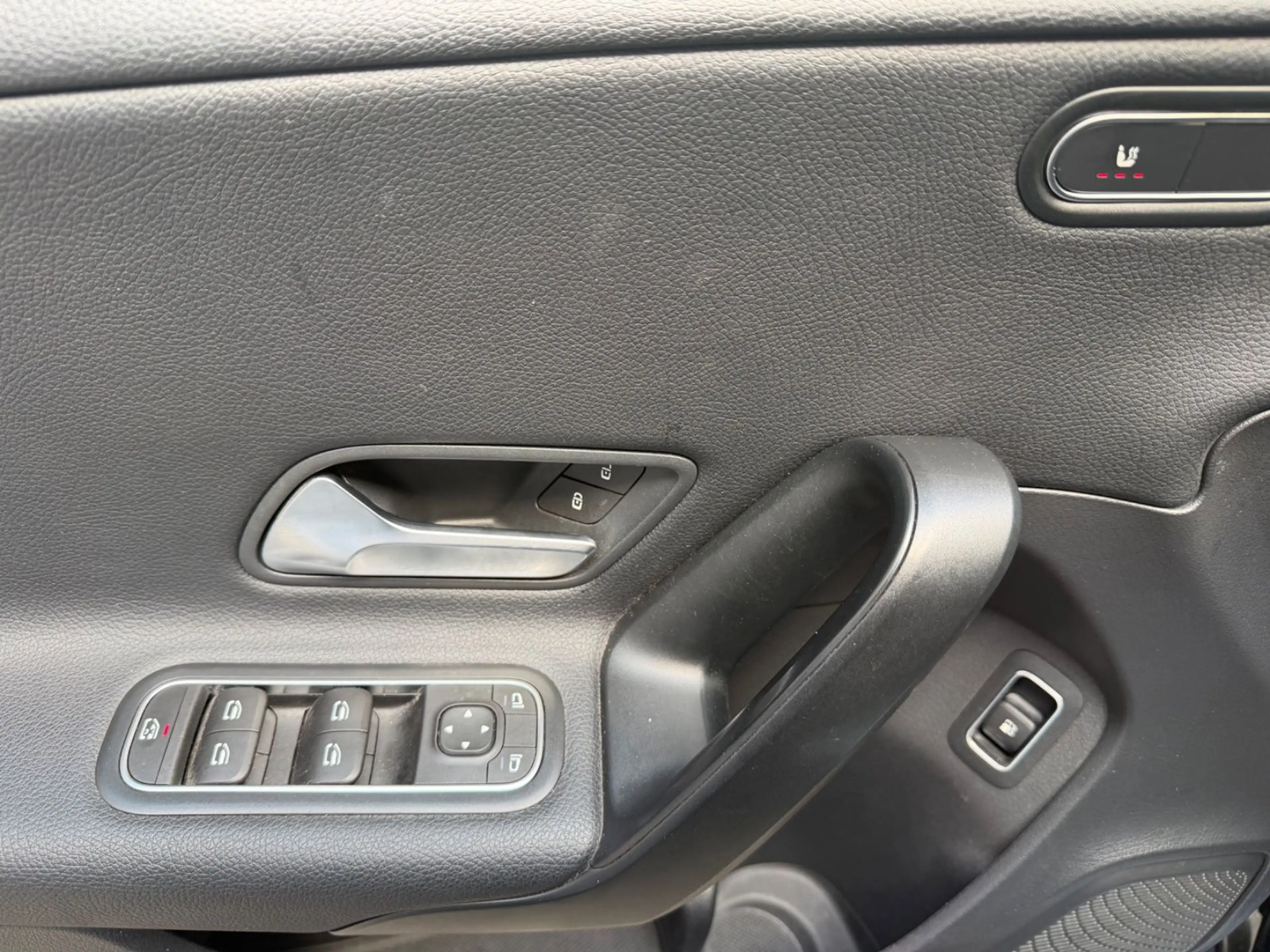 Mercedes-Benz A 250 e/HYBRID/PLUG IN/KAMERA/SHZ/NAVI/KLIMAA* — photo 11