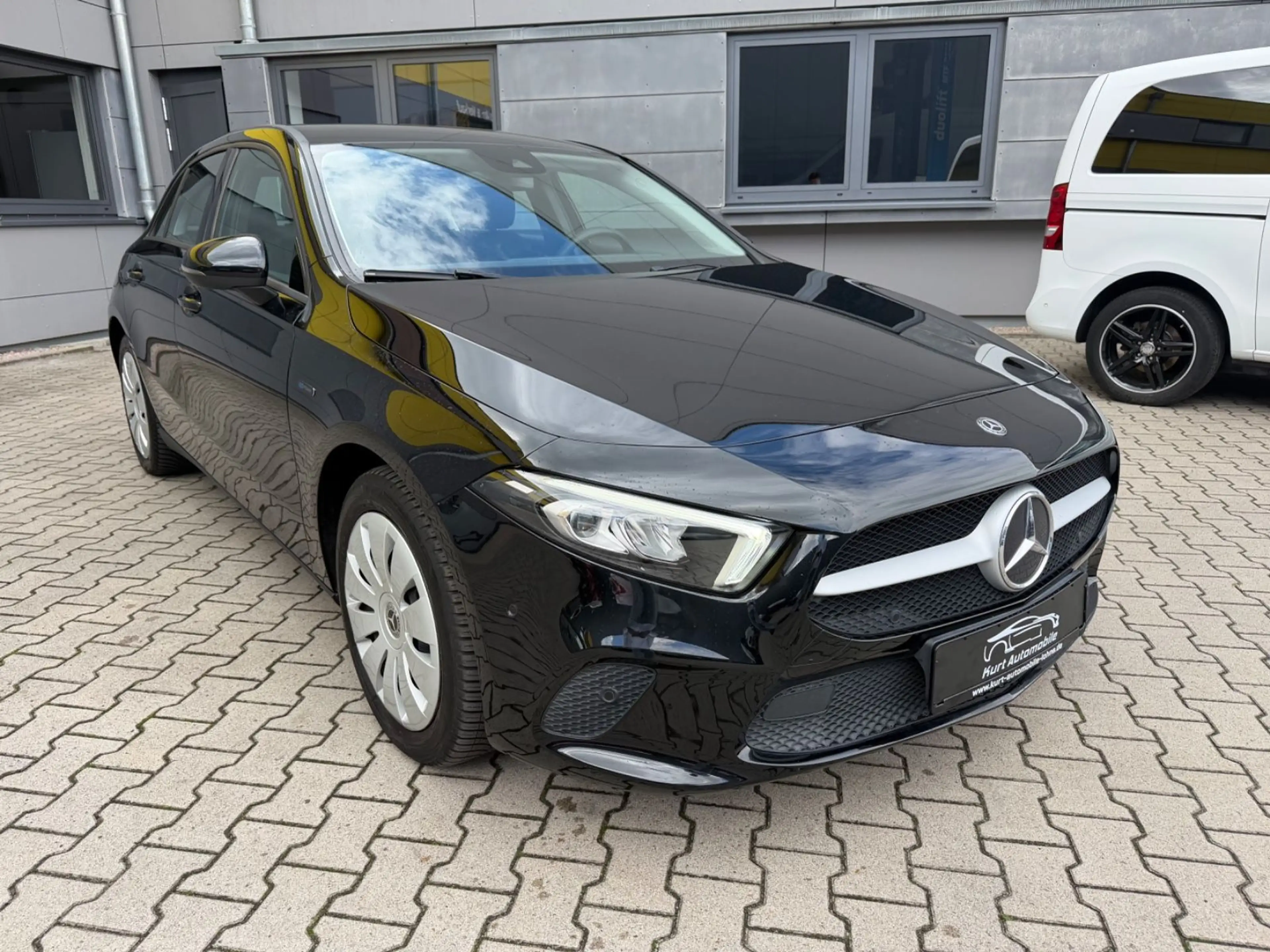 Mercedes-Benz A 250 e/HYBRID/PLUG IN/KAMERA/SHZ/NAVI/KLIMAA* — photo 9