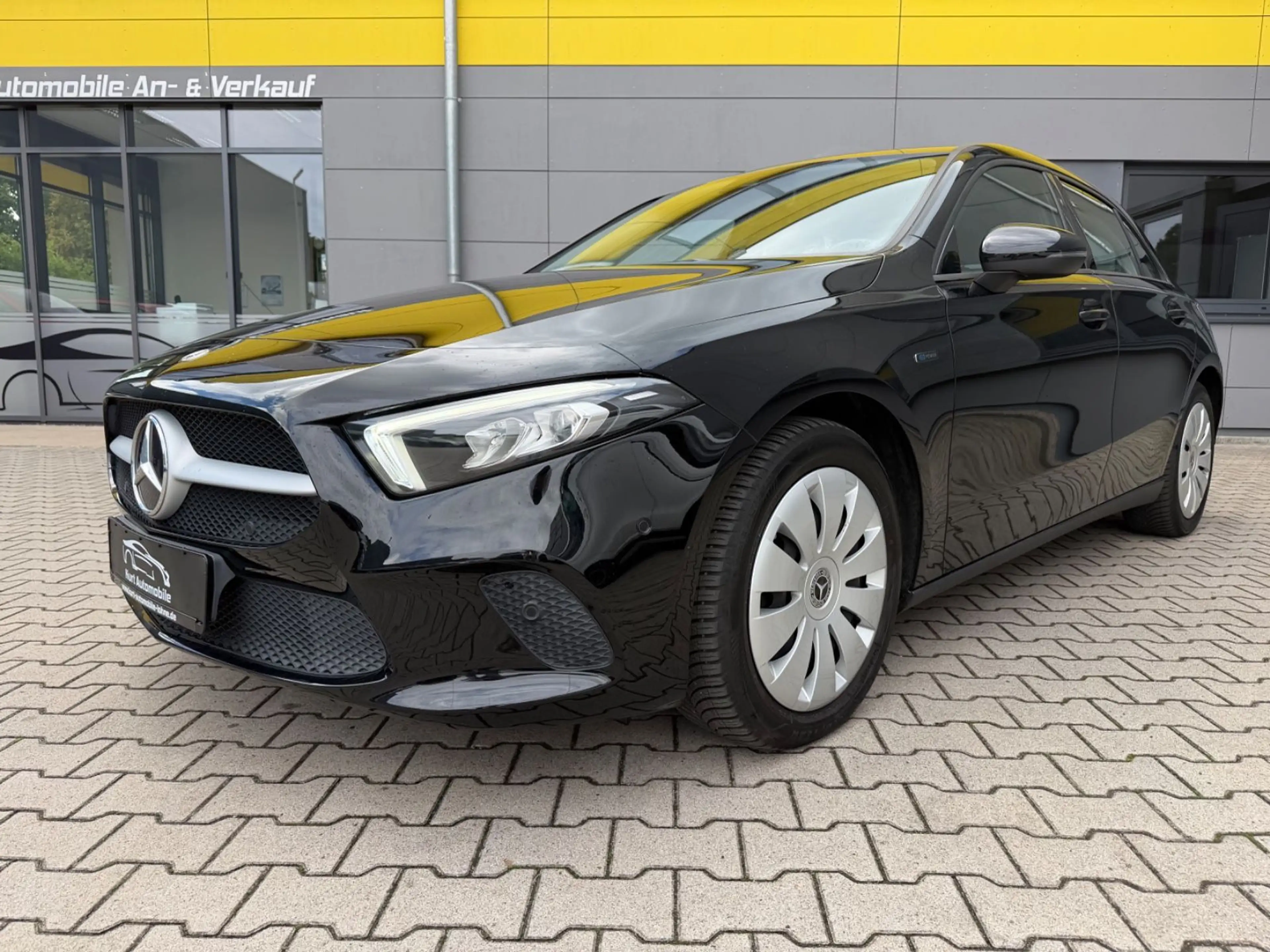 Mercedes-Benz A 250 e/HYBRID/PLUG IN/KAMERA/SHZ/NAVI/KLIMAA* — photo 3