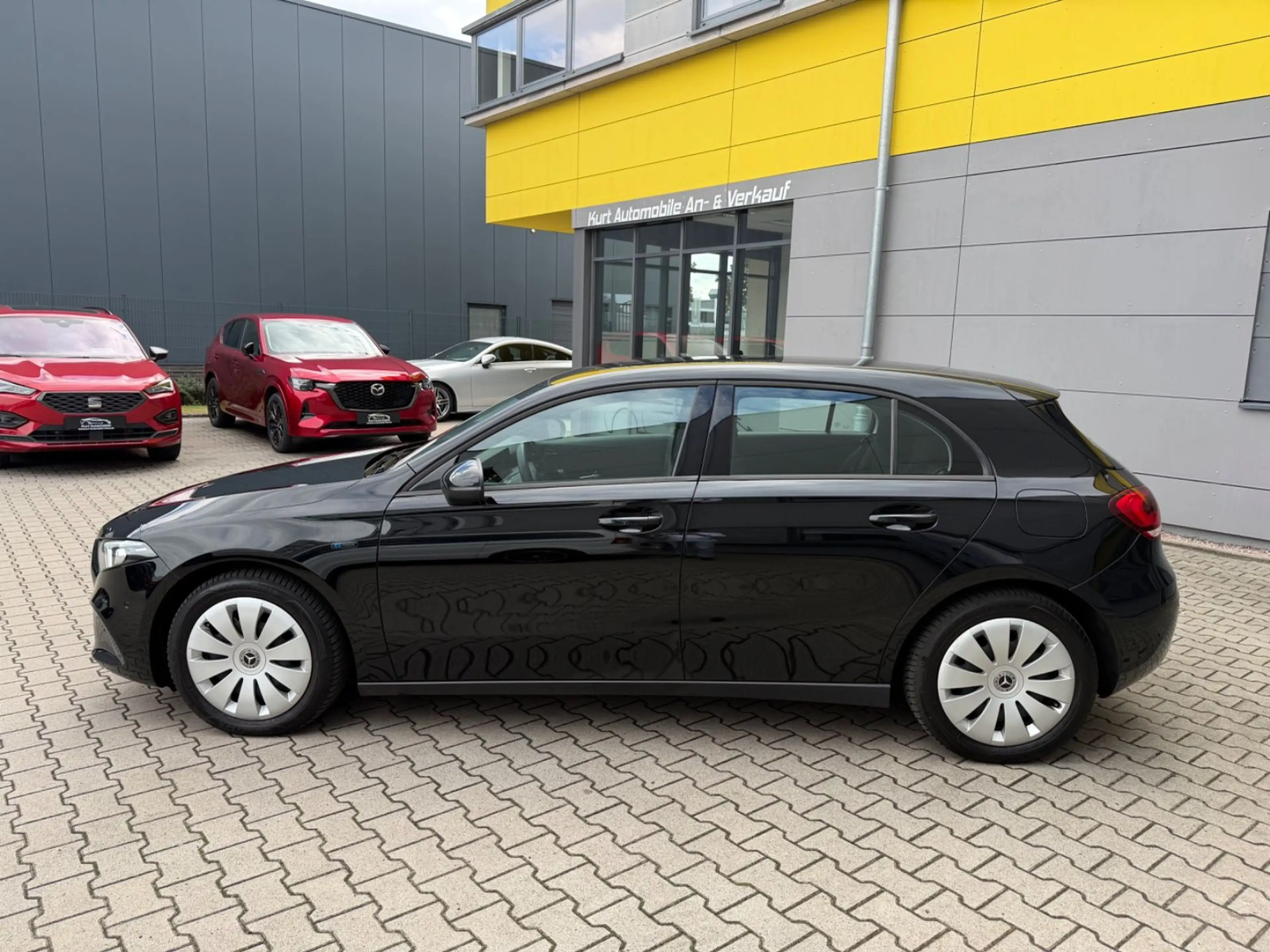 Mercedes-Benz A 250 e/HYBRID/PLUG IN/KAMERA/SHZ/NAVI/KLIMAA* — photo 4