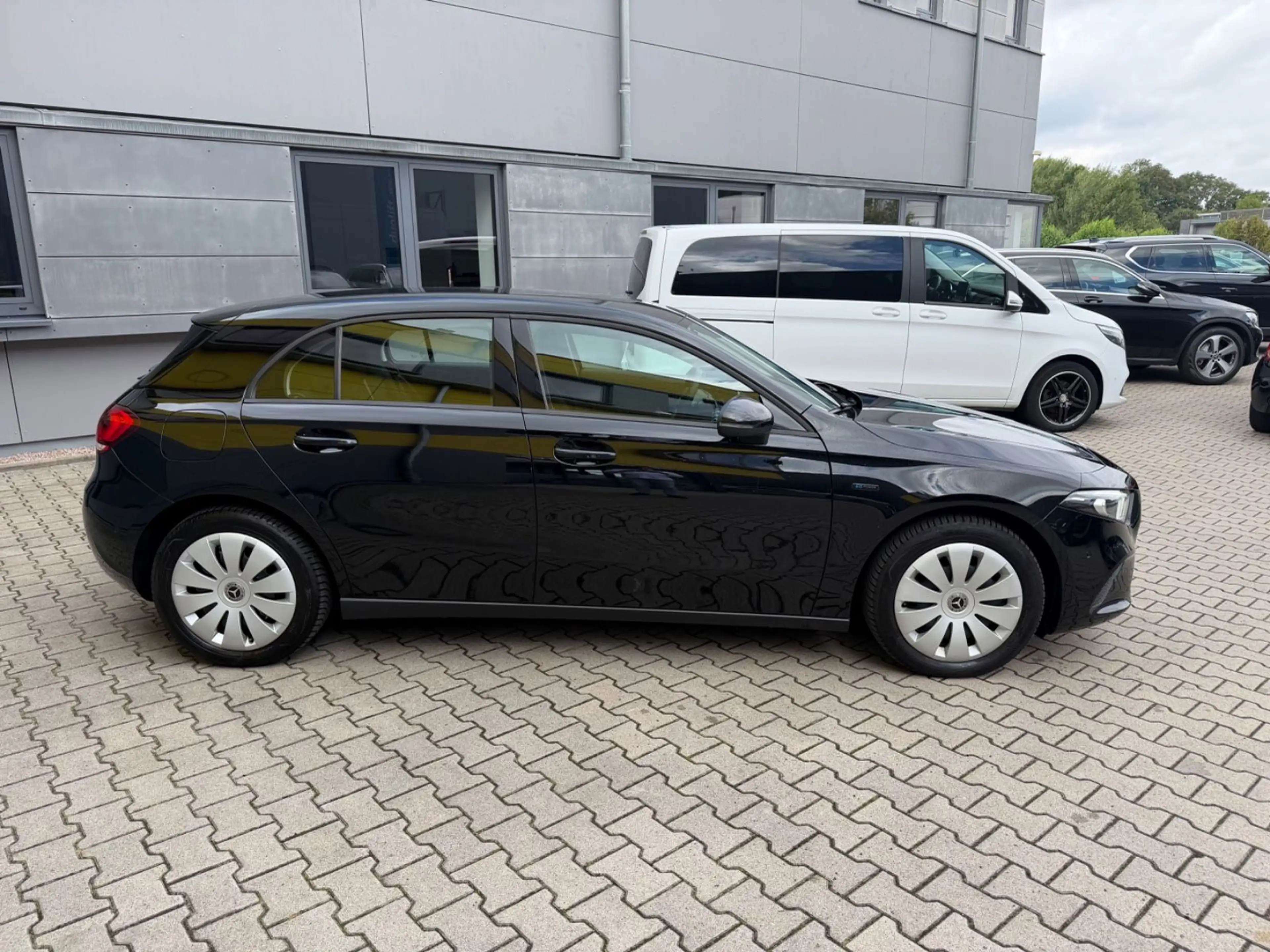 Mercedes-Benz A 250 e/HYBRID/PLUG IN/KAMERA/SHZ/NAVI/KLIMAA* — photo 8