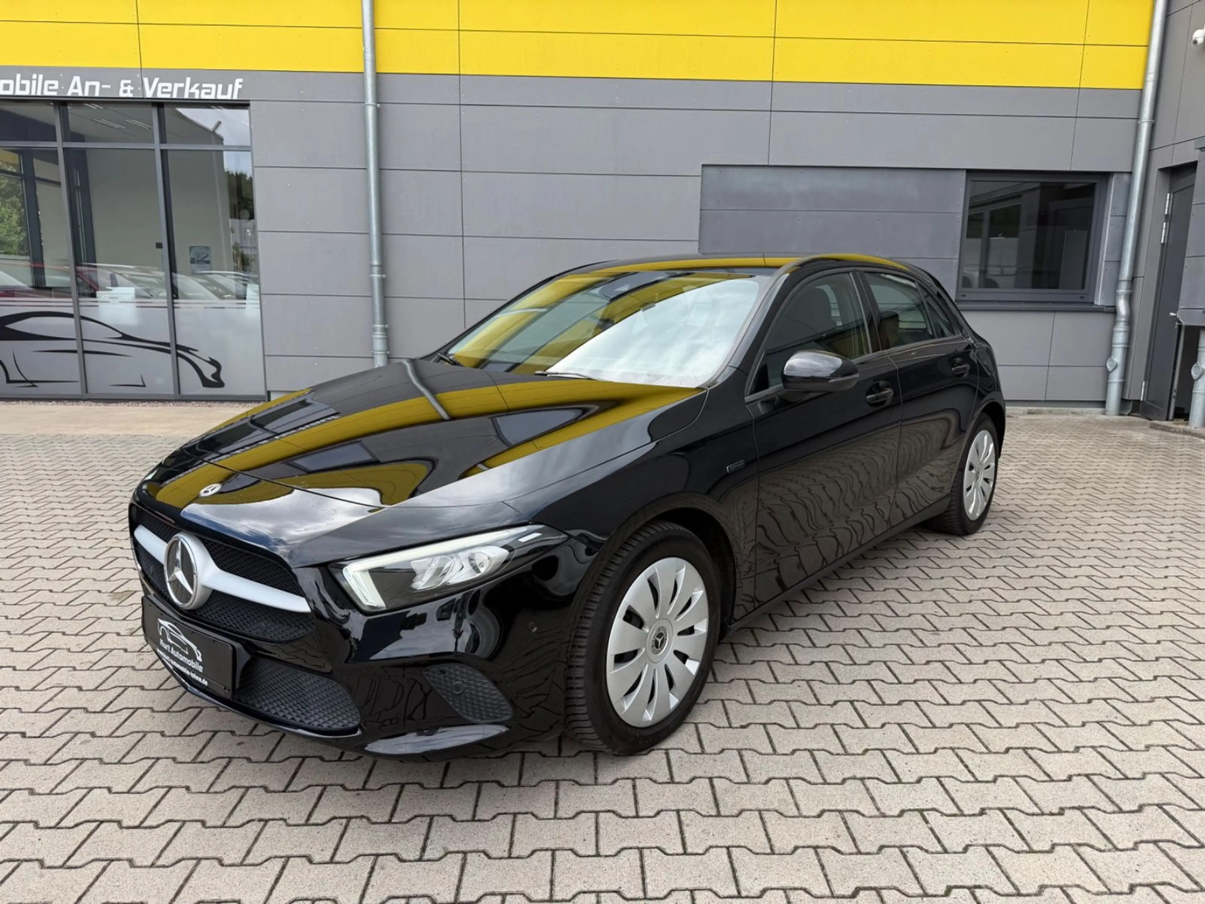 Mercedes-Benz A 250 e/HYBRID/PLUG IN/KAMERA/SHZ/NAVI/KLIMAA* — photo 2