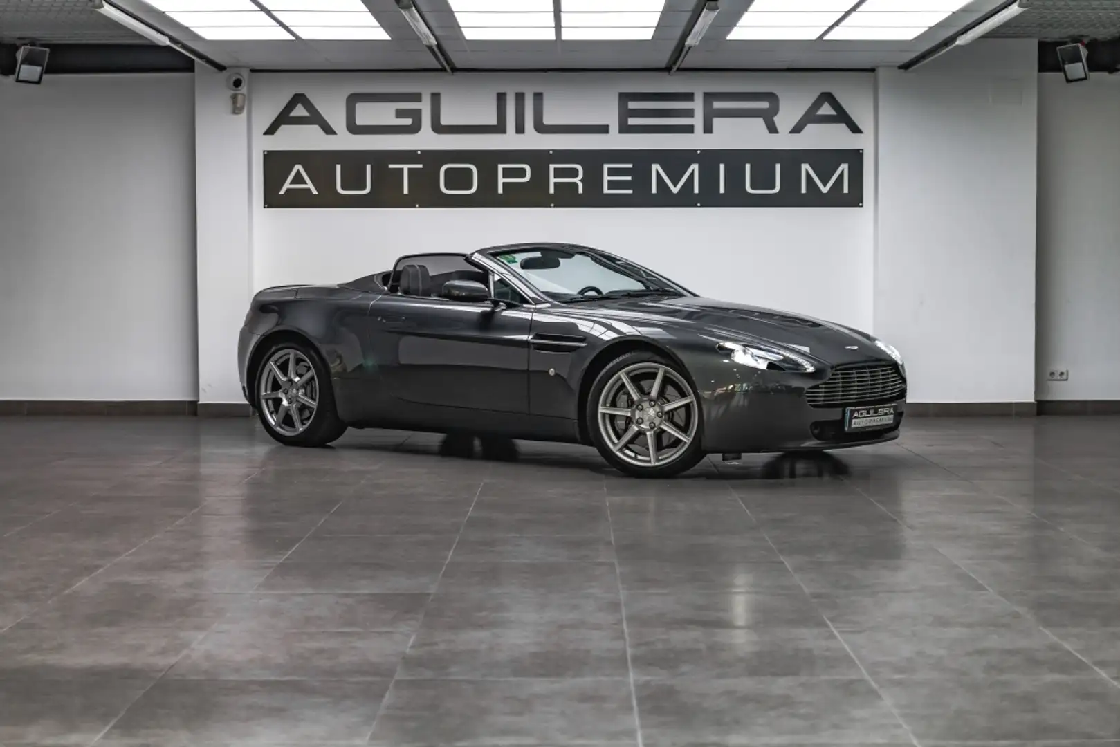 Aston Martin Vantage Gris - 1