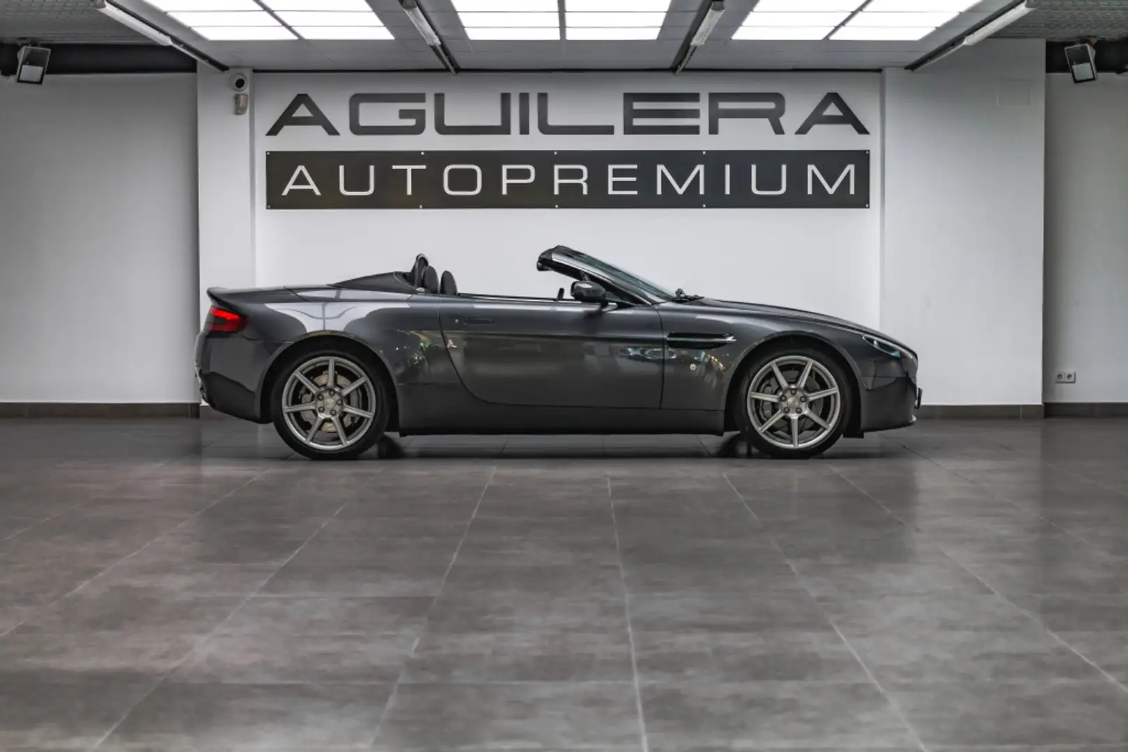 Aston Martin Vantage Gris - 2