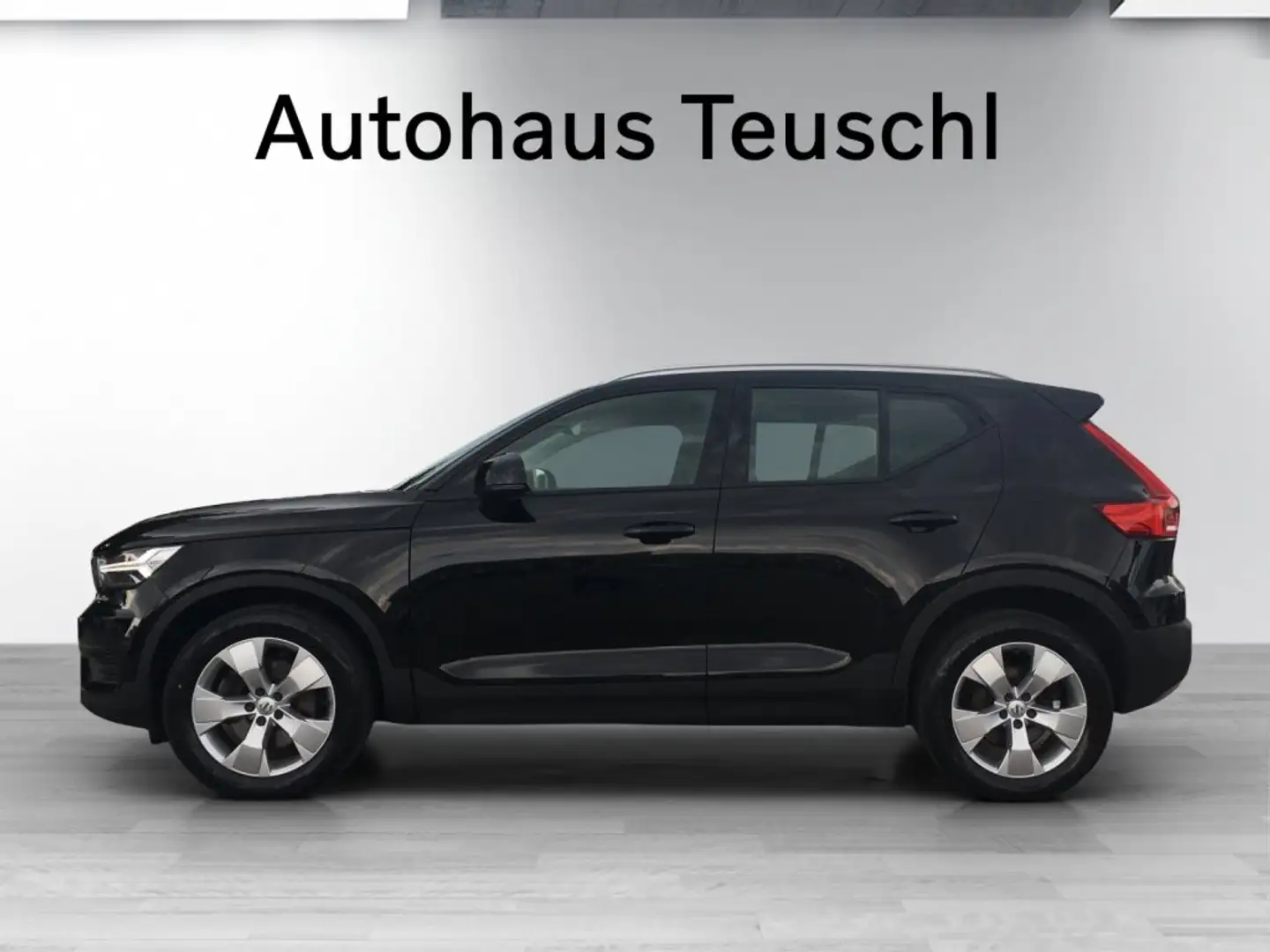 Volvo XC40 D4 AWD A Momentum Pro Schwarz - 2