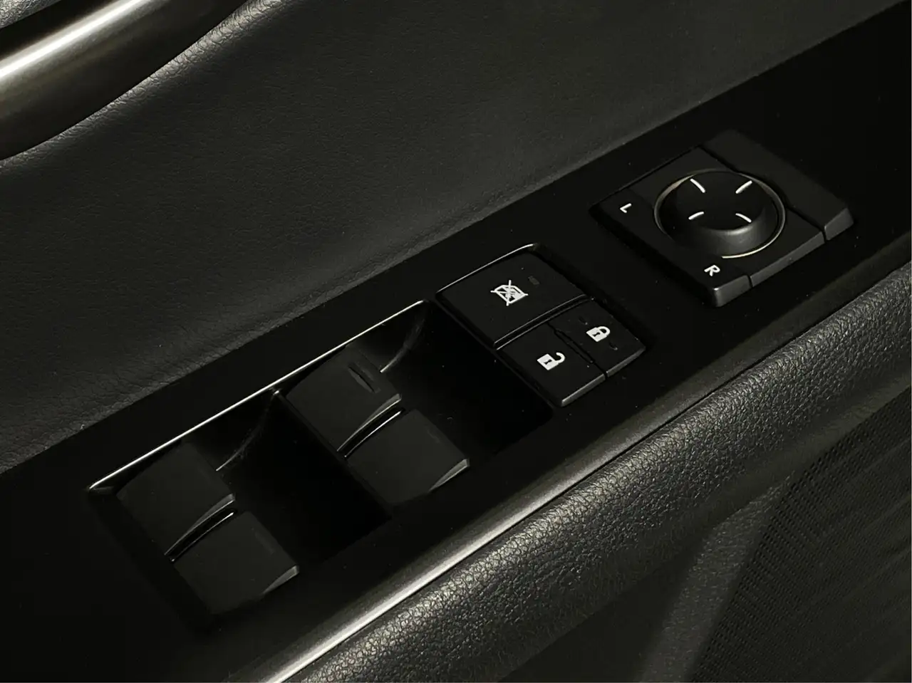 Lexus UX photo Lexus UX