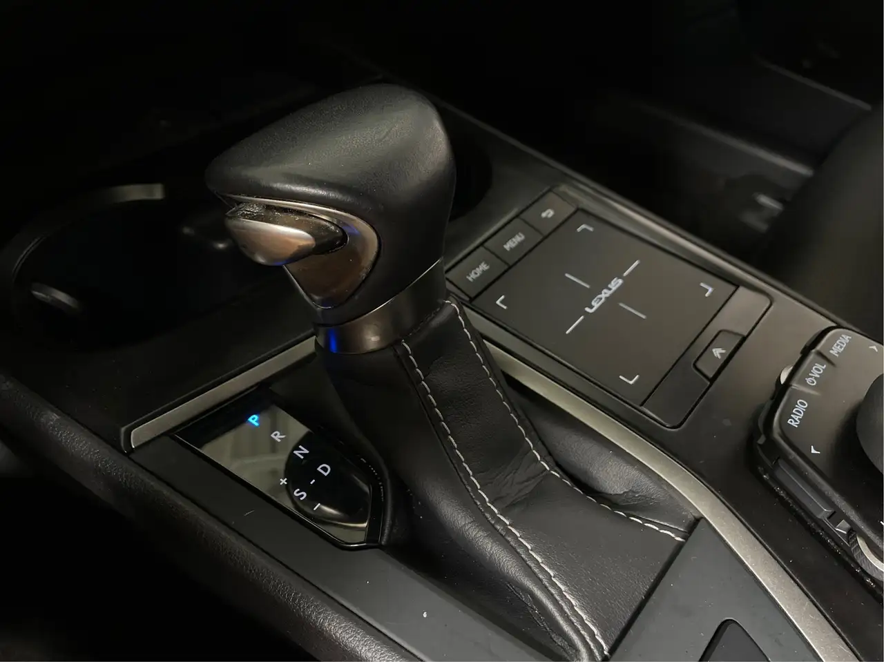 Lexus UX photo Lexus UX