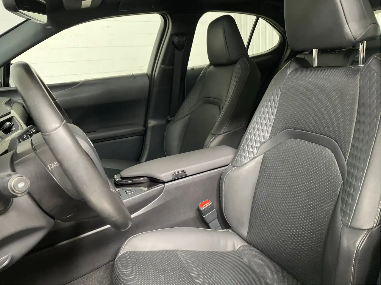 Lexus UX photo Lexus UX