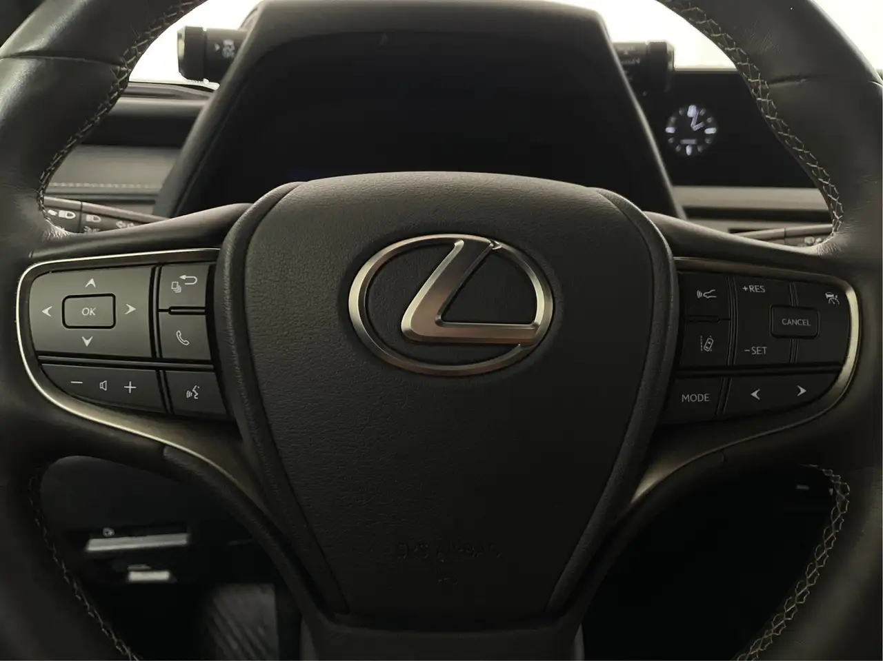Lexus UX photo Lexus UX