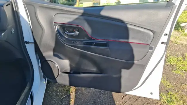Toyota Yaris view 24