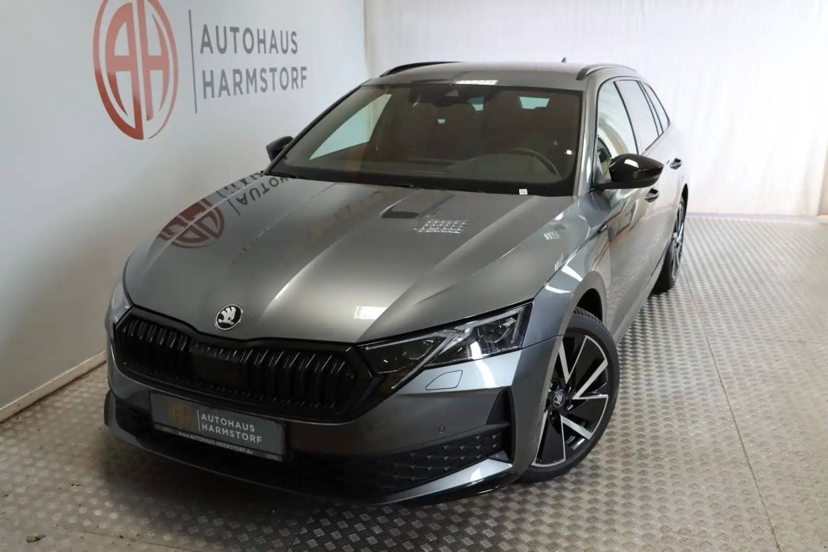 Skoda Octavia Combi 1.5 TSI Sportline Matrix AHK Navi Grijs - 1