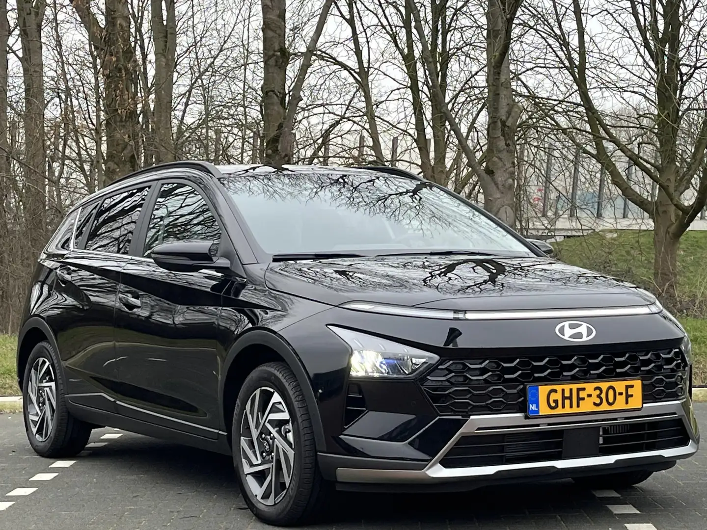 Hyundai BAYON 1.0 T-GDI Premium | €7395 KORTING | AUTOMATISCHE A Zwart - 2