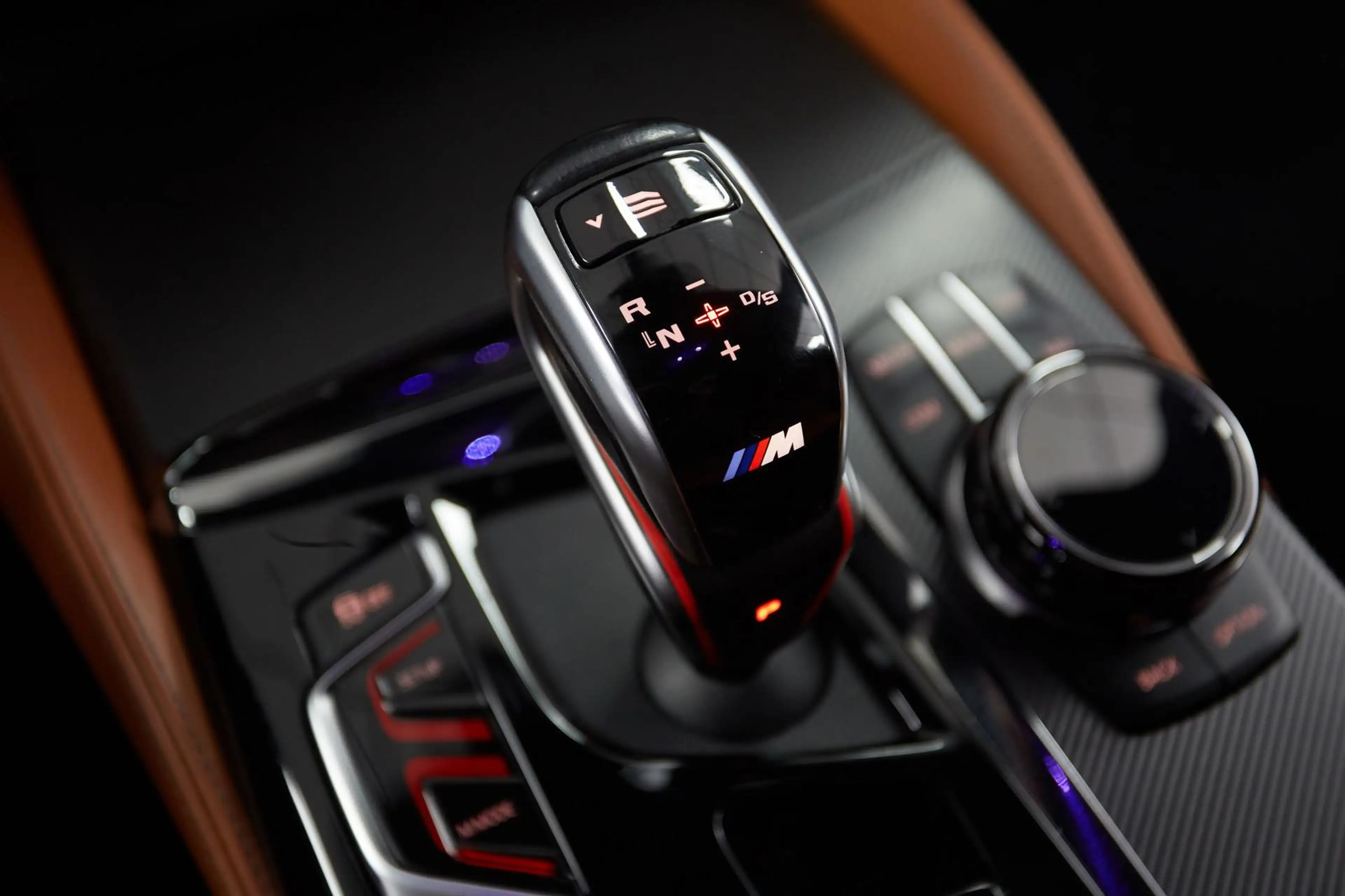 BMW M5 COMPETITION 50-JAHR*CARBON*LASER*MASSAGE*VOLL — photo 37