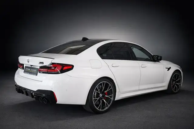 BMW M5 view 5