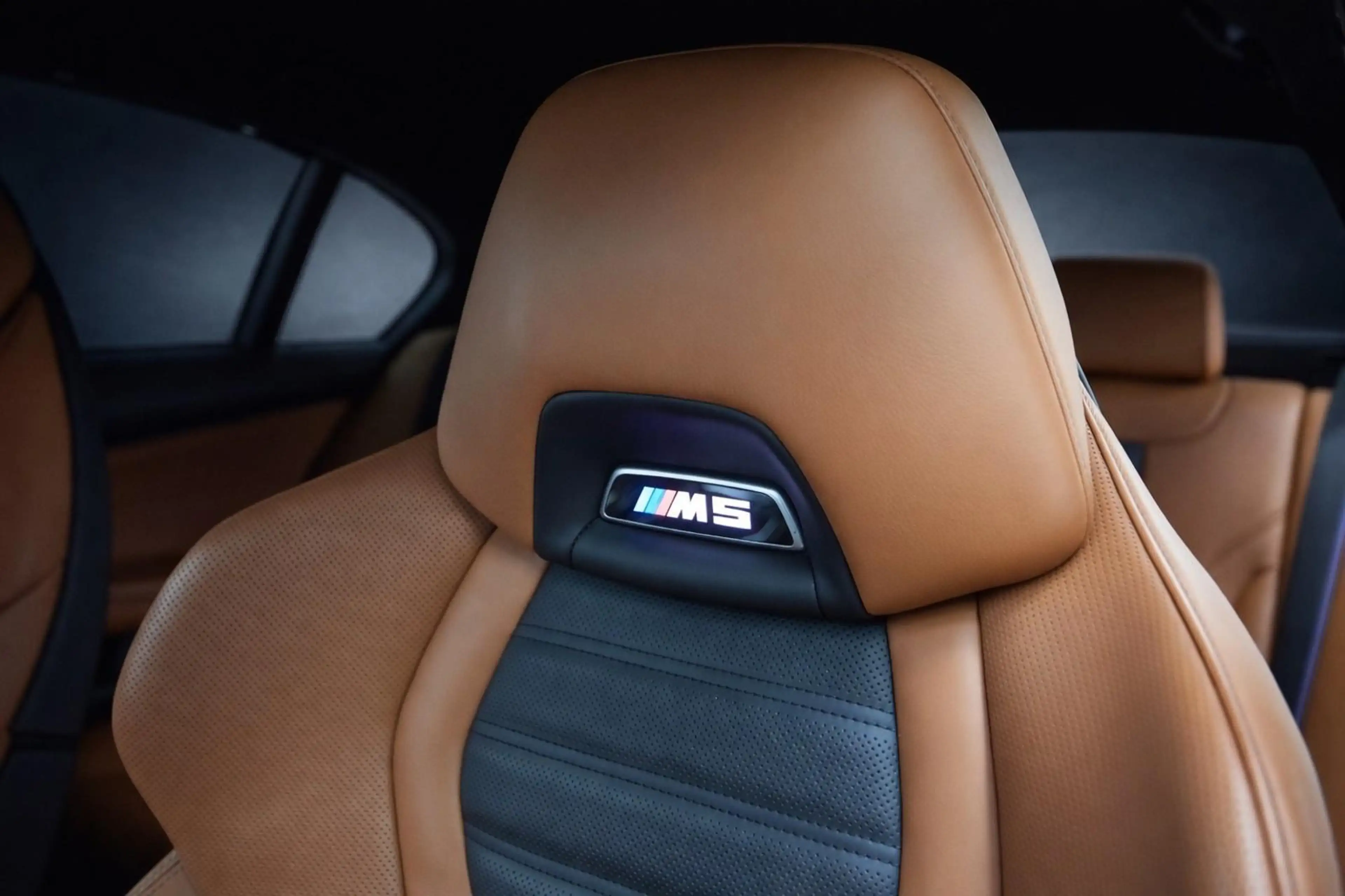 BMW M5 COMPETITION 50-JAHR*CARBON*LASER*MASSAGE*VOLL — photo 36