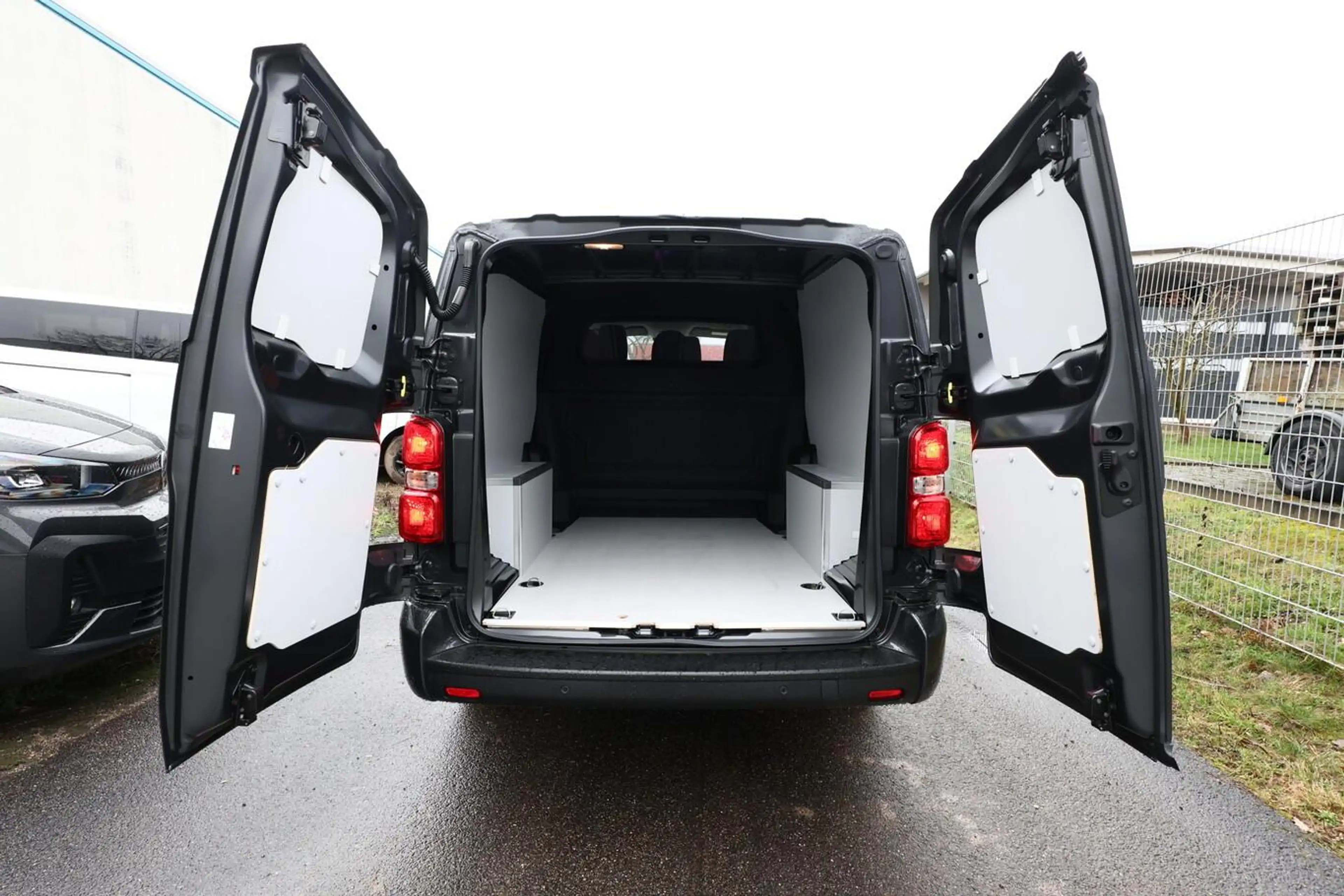 Citroen Jumpy DoKa XL Holz LED Nav Kam Keyl DigC 2xPDC 106 kW... — photo 10