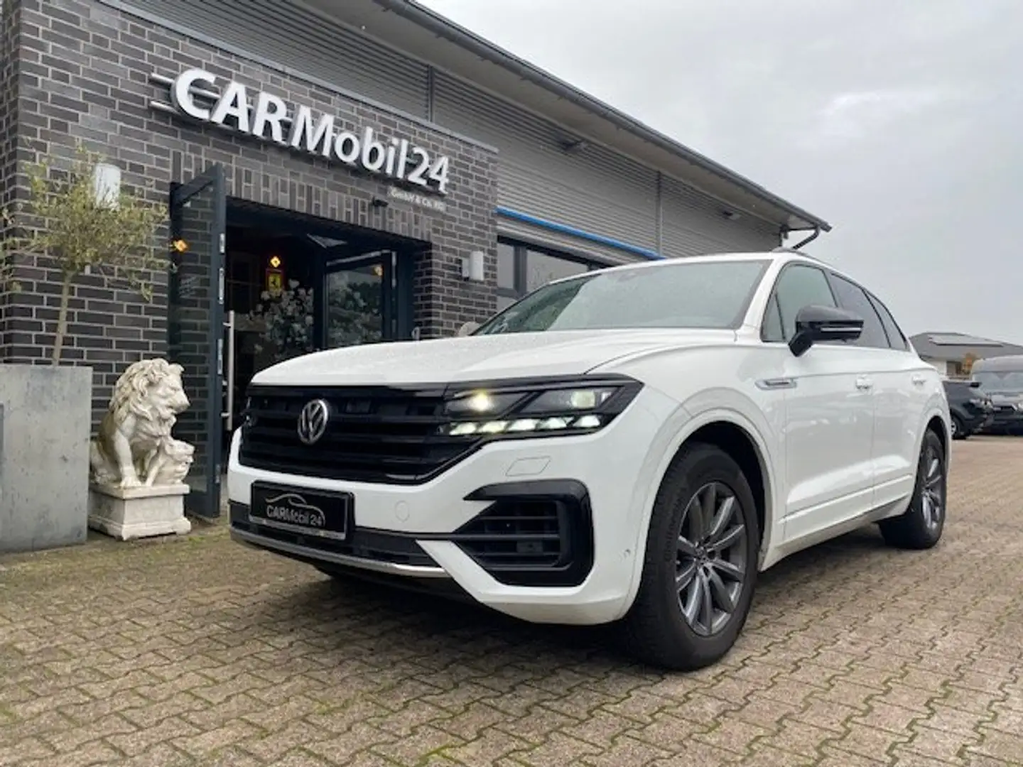 Volkswagen Touareg 3.0 V6 TDI 4Motion DPF Aut. R-Line*RFK*Pano*MATRIX Weiß - 1