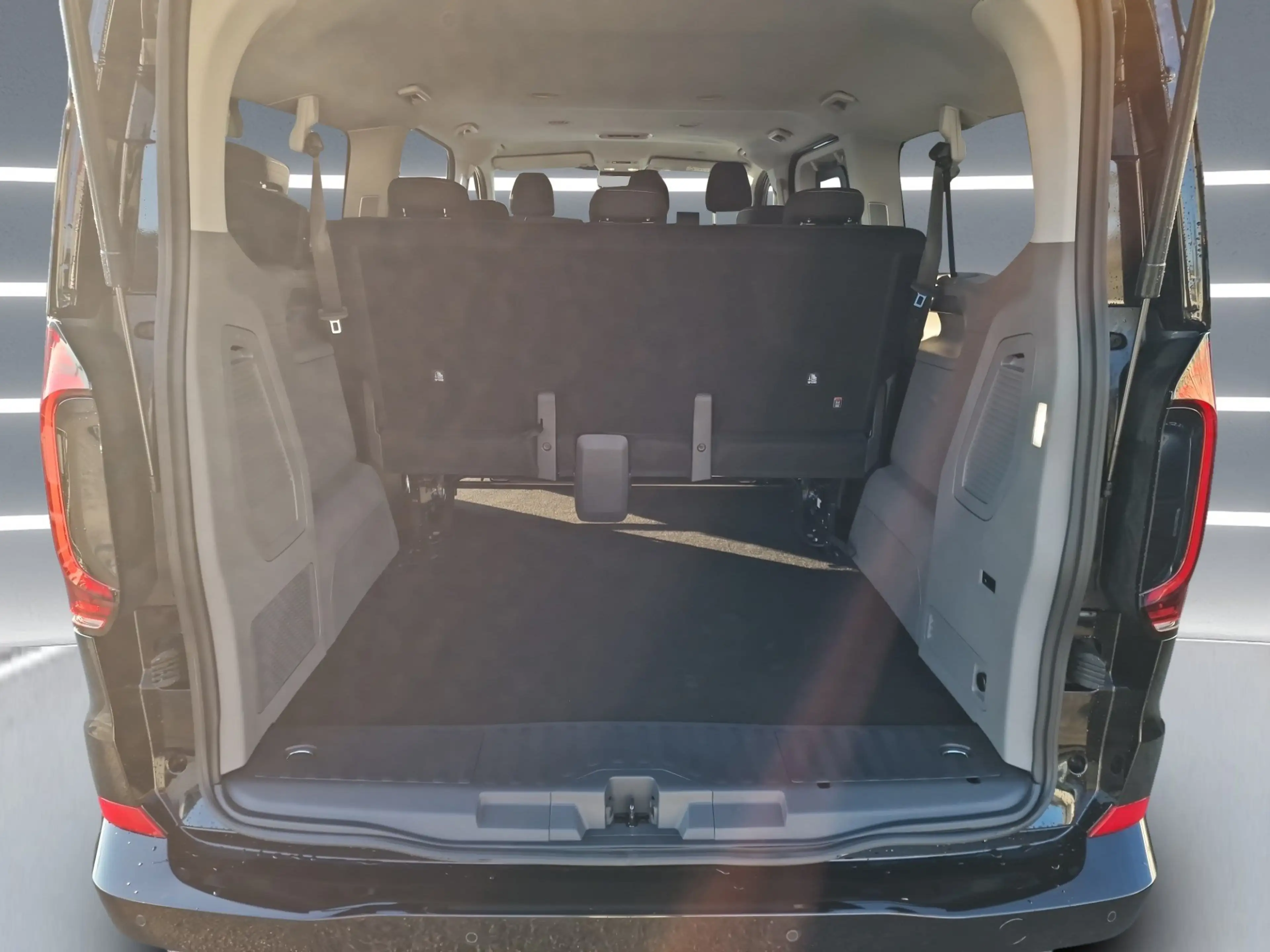 Volkswagen T7 Caravelle 2.0 TDI 4Mot. Style LR IQ.Light 9-SITZER — photo 15