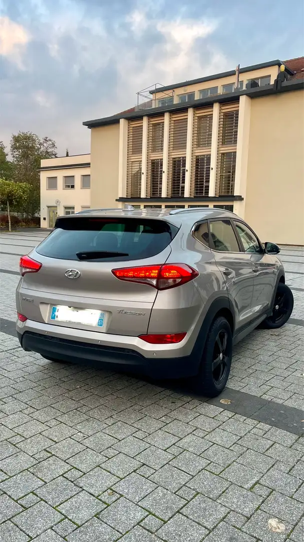 Hyundai TUCSON 1.7 CRDi 115 2WD Creative Beige - 2