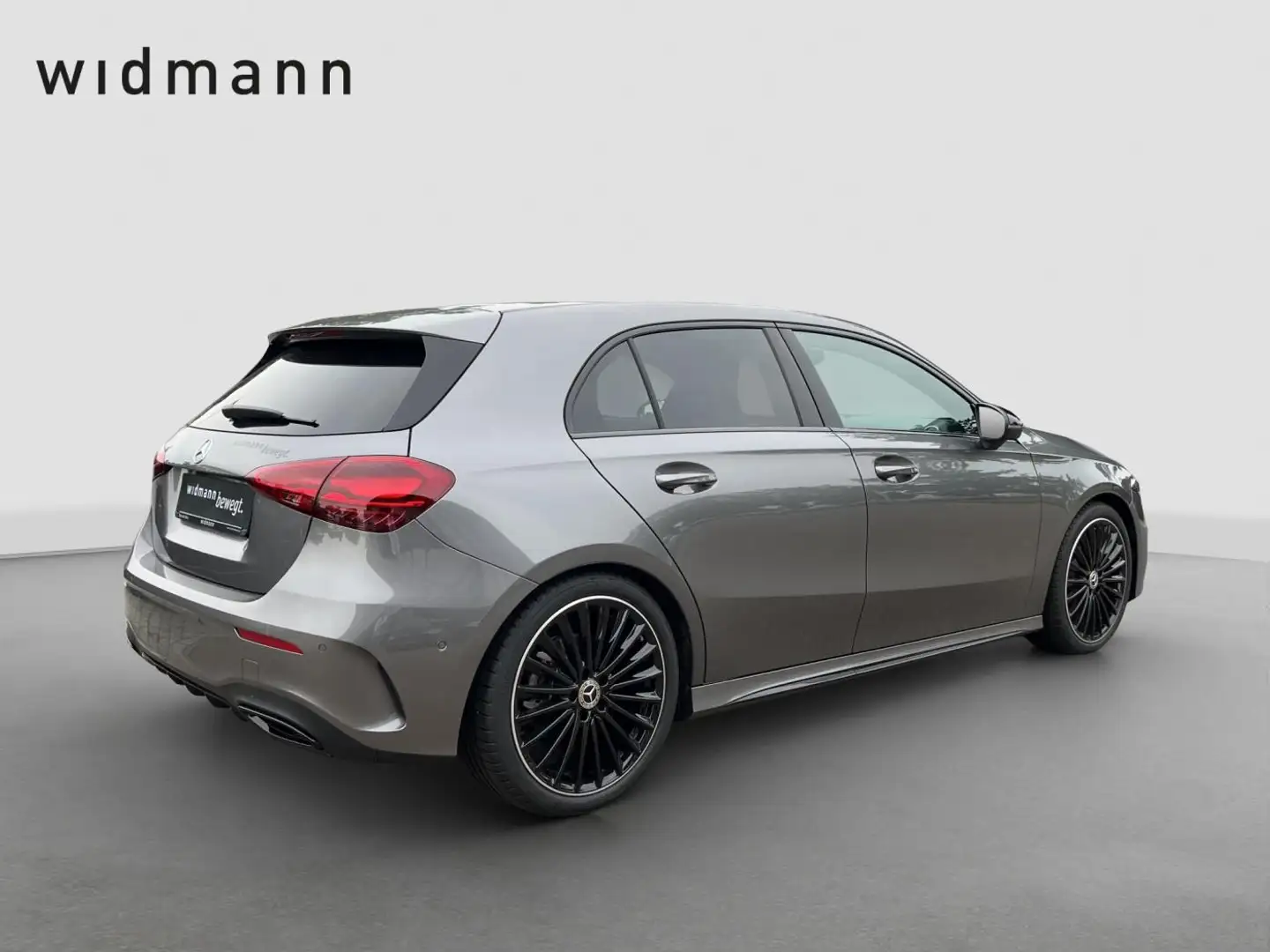 Mercedes-Benz A 200 Kompaktlimousine *AMG-Line*Pano*MUTLIBEAM* Grijs - 2