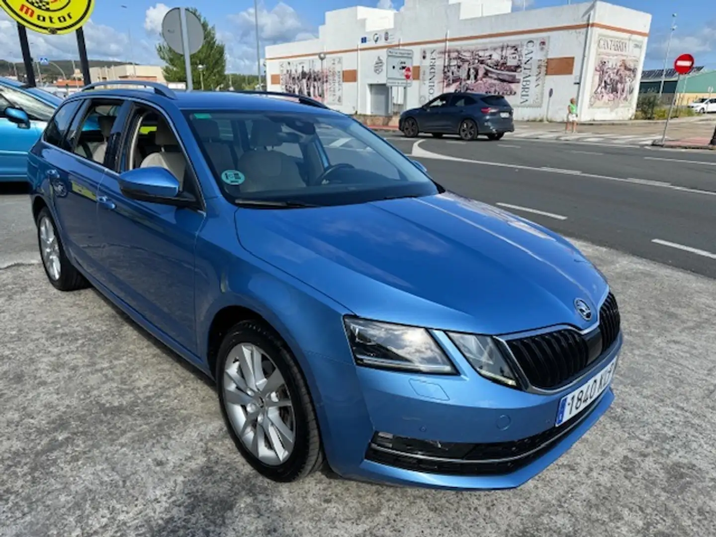 Skoda Octavia Combi 2.0TDI CR Ambition 110kW Bleu - 1