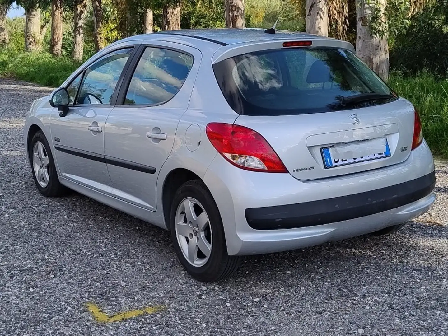 Peugeot 207 5p 1.4 hdi Energie Sport - 2