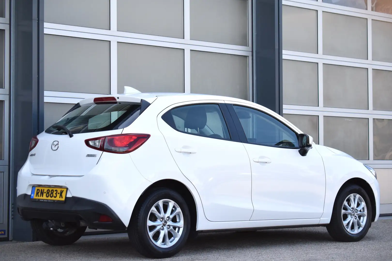 Mazda 2 1.5 Skyactiv-G Dynamic+ OrigNL | Trekhaak | Navi | Wit - 2