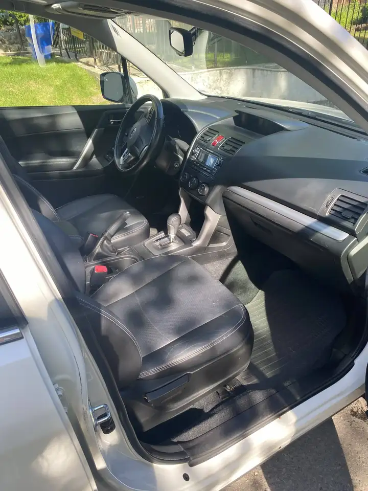 Subaru Forester снимка Subaru Forester