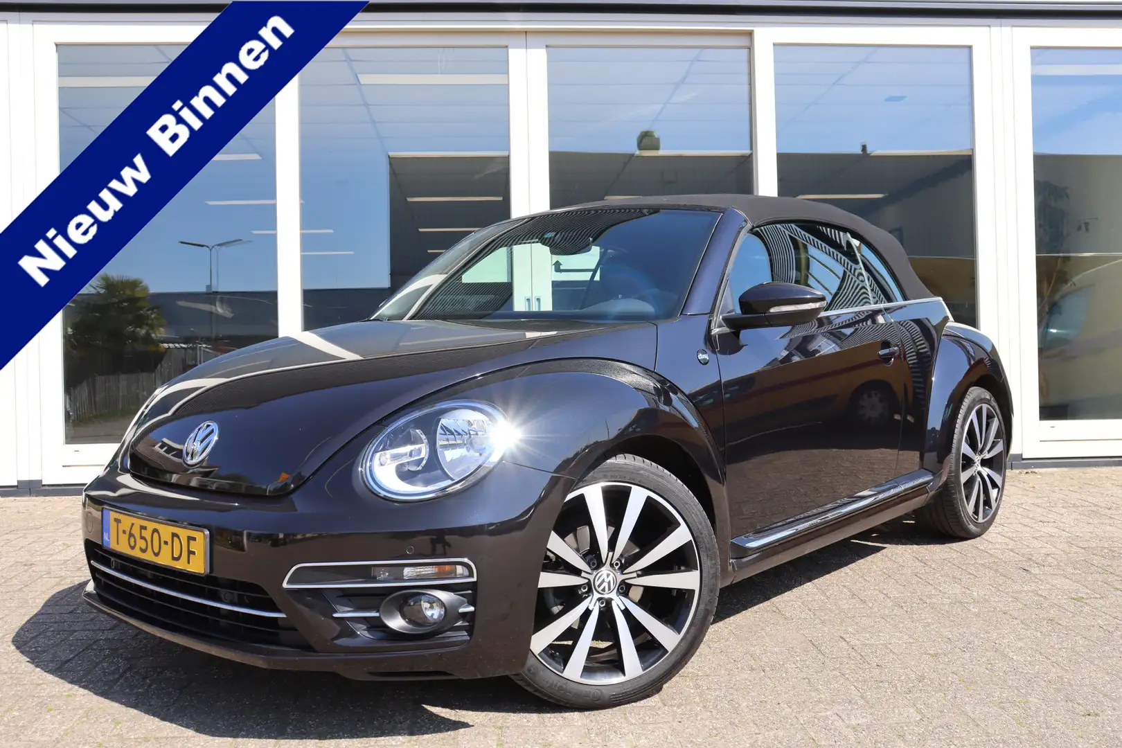 Volkswagen Beetle Cabriolet 1.2 TSI Design BlueMotion, Cruise Contro Zwart - 1