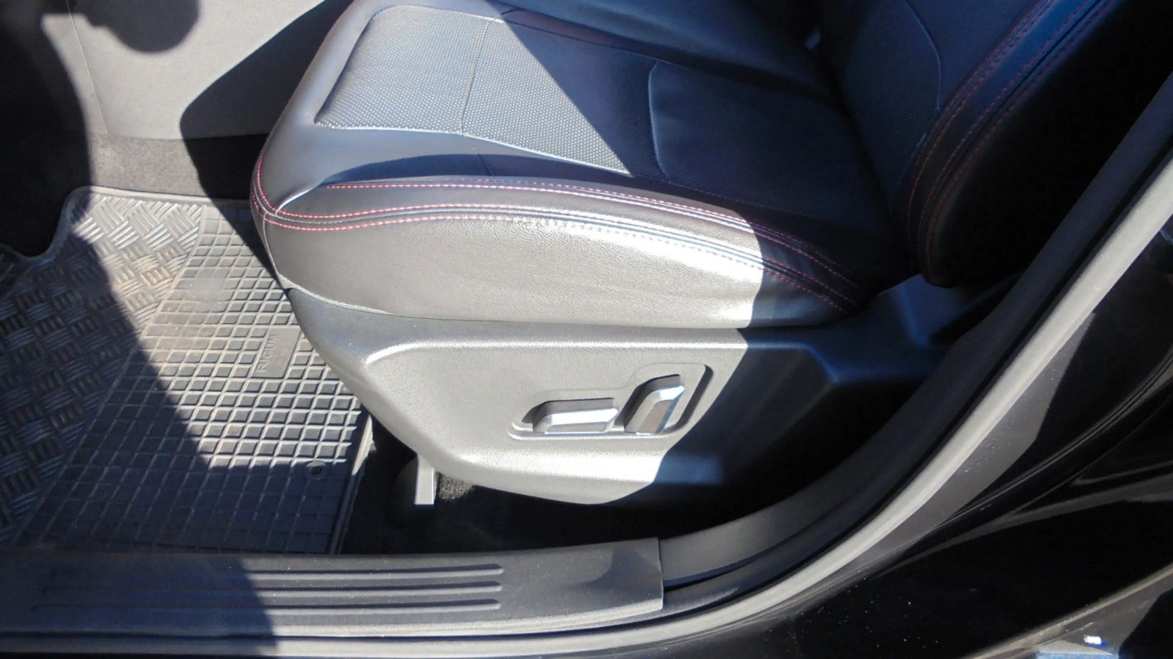 SWM G01 1,5T AT,Panorama,Leder,LED-SW,Klima,RFK,Spo — photo 12