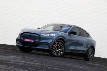 Long Range AWD Premium 351pk - Pano/Keyless/Memory