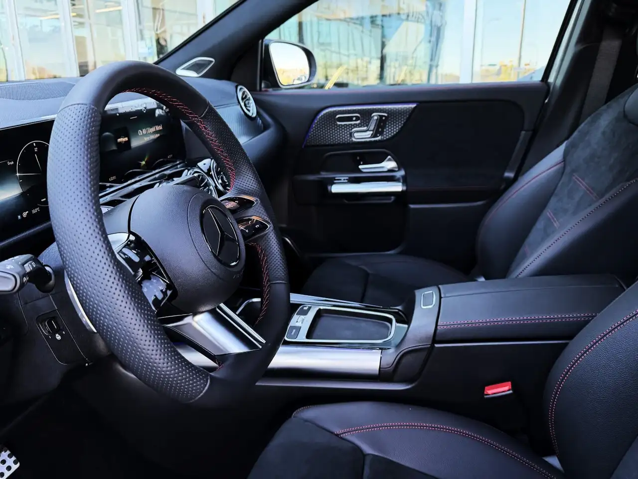 Mercedes-Benz GLA снимка Mercedes-Benz GLA