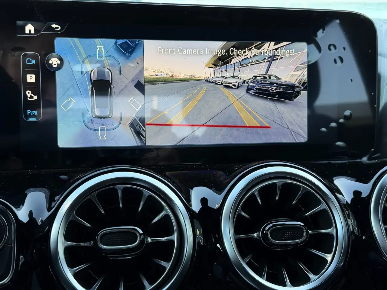 Mercedes-Benz GLA снимка Mercedes-Benz GLA