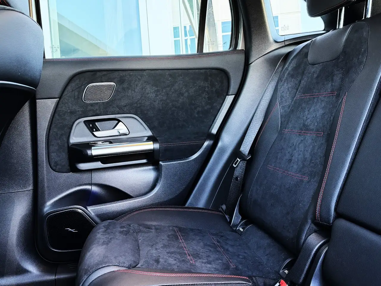 Mercedes-Benz GLA снимка Mercedes-Benz GLA