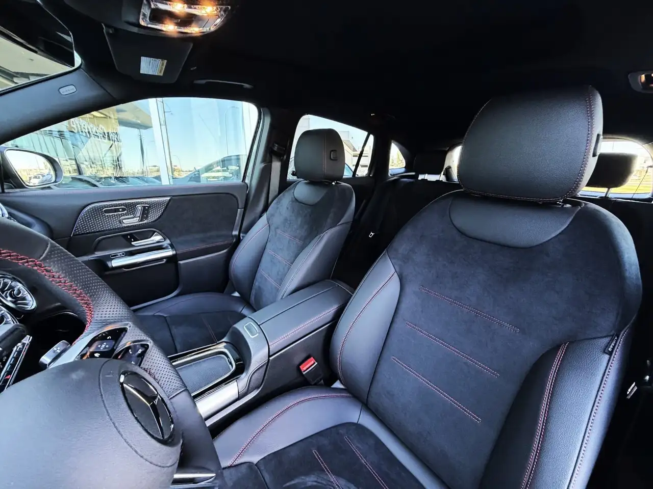 Mercedes-Benz GLA снимка Mercedes-Benz GLA