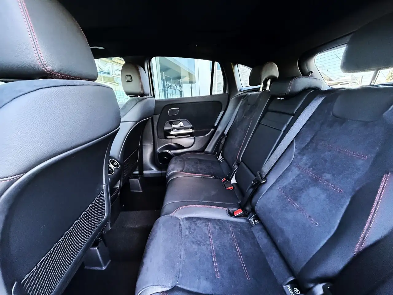 Mercedes-Benz GLA снимка Mercedes-Benz GLA