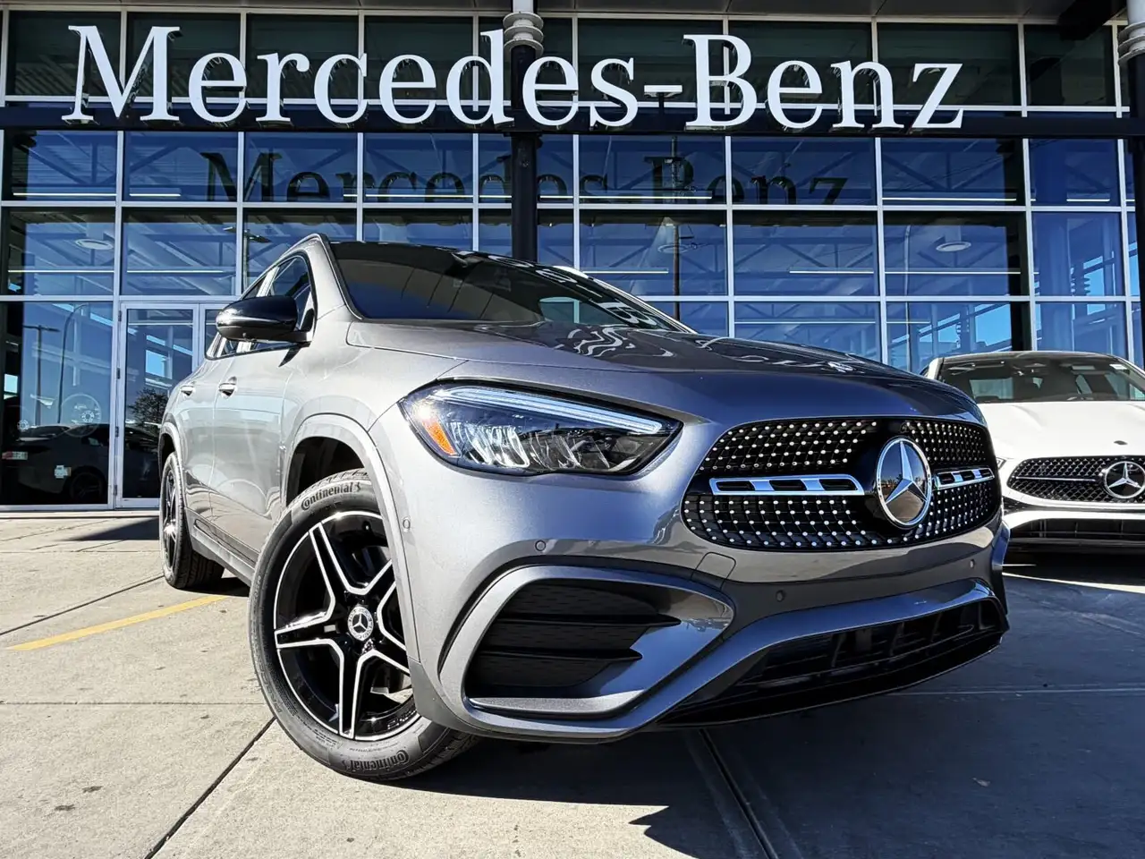 Mercedes-Benz GLA снимка Mercedes-Benz GLA