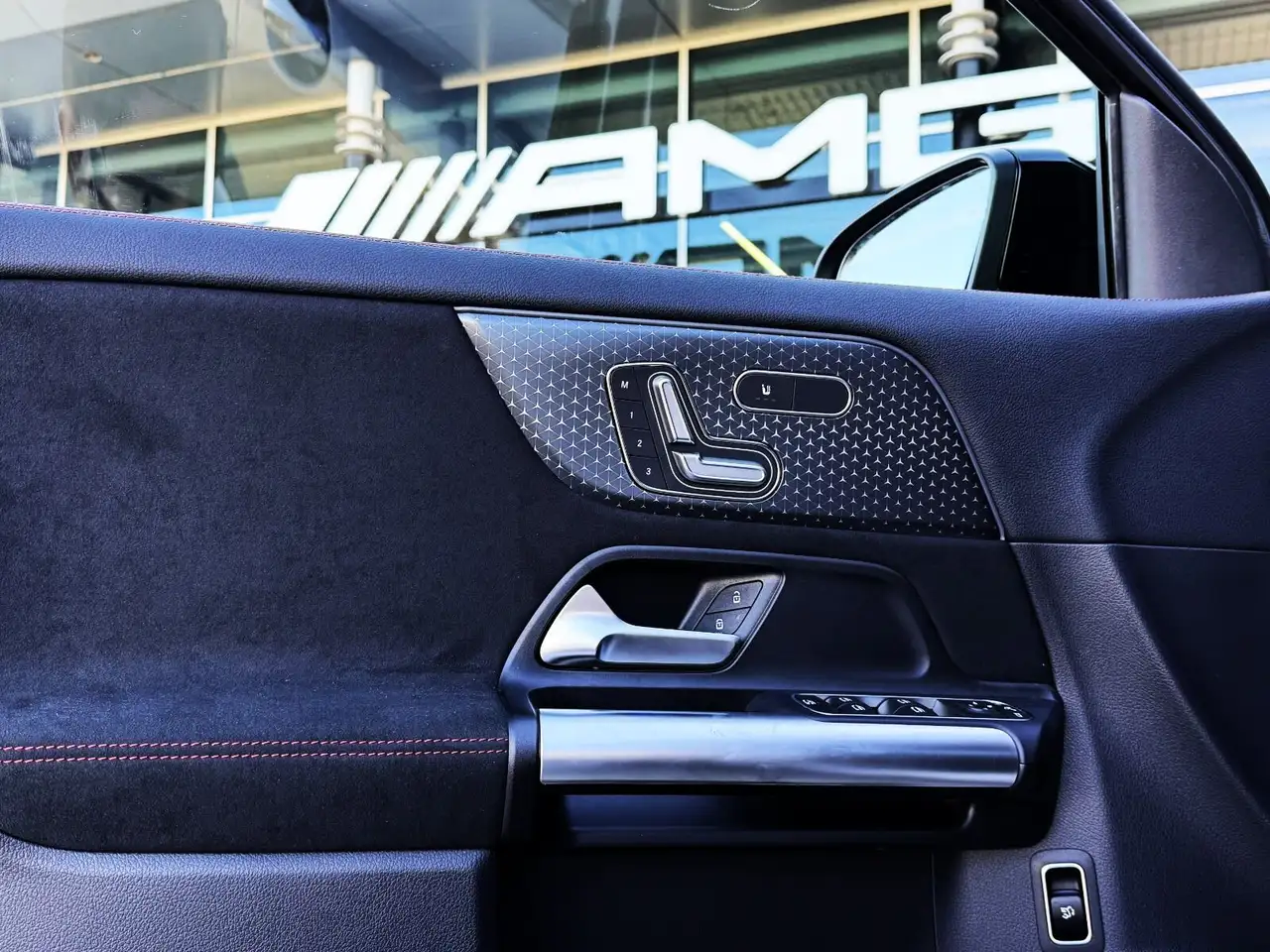 Mercedes-Benz GLA снимка Mercedes-Benz GLA