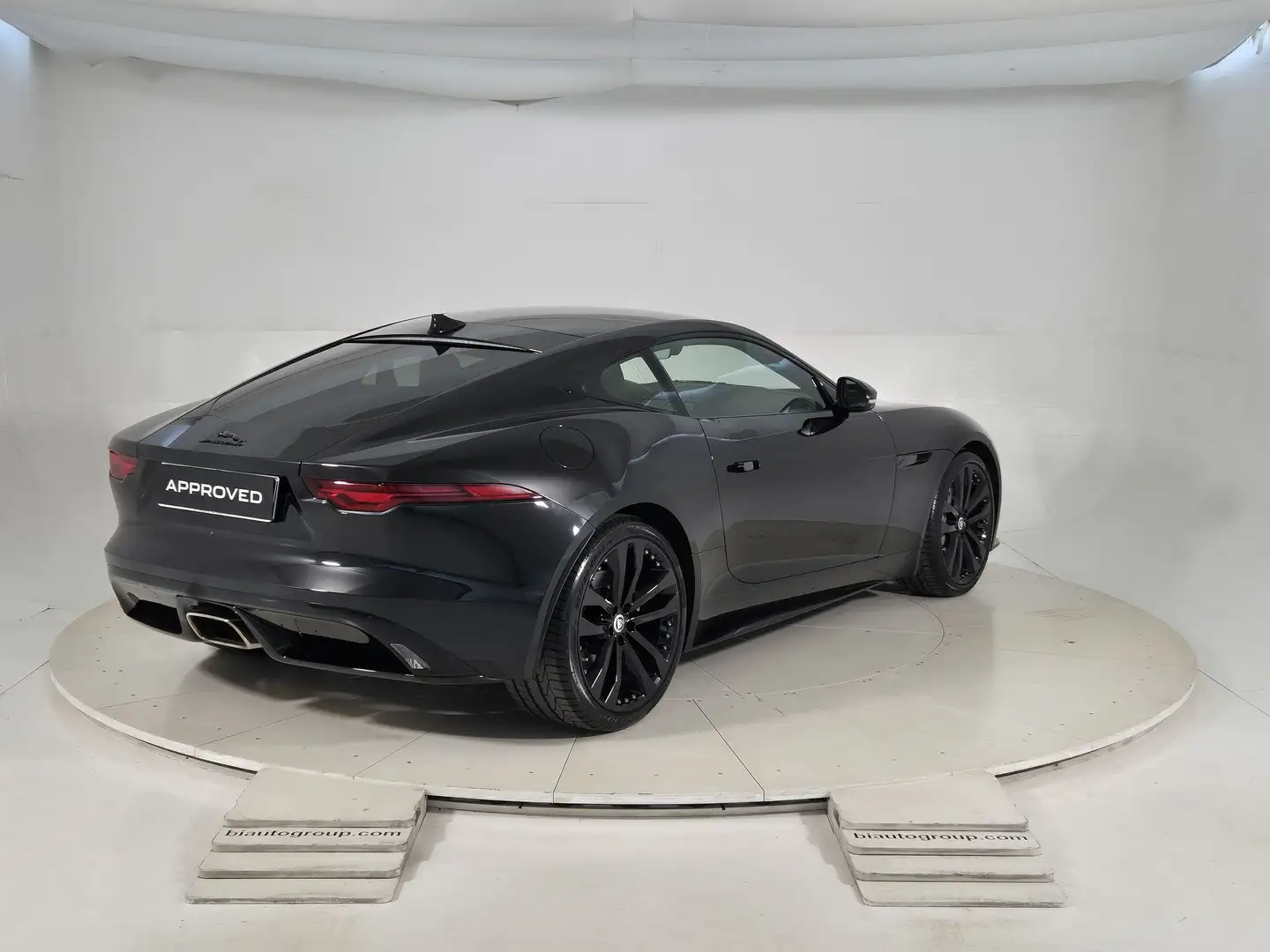 Jaguar F-Type 2020 Coupe Coupe 2.0 i4 R-Dynamic rwd 300cv auto Schwarz - 2