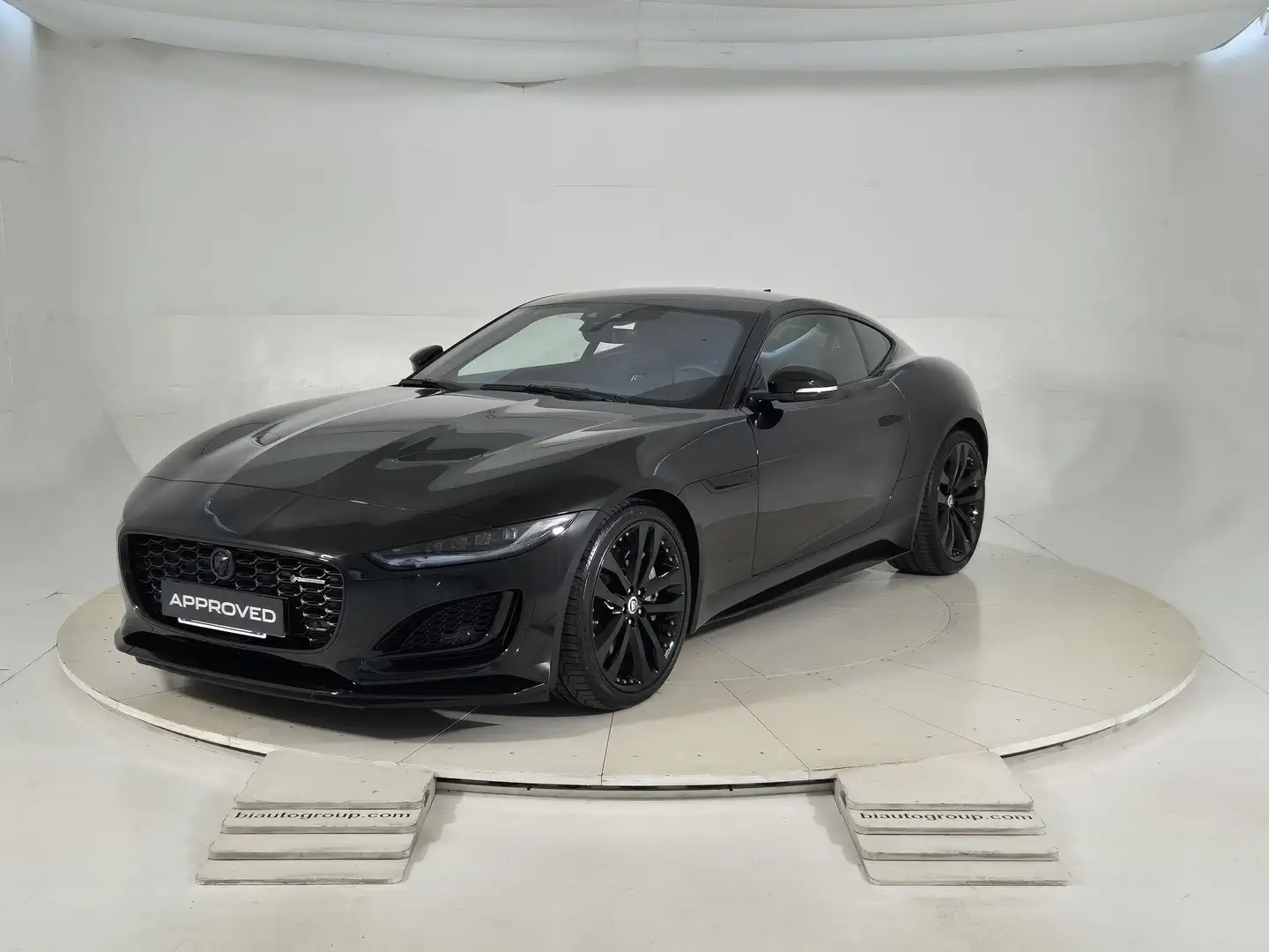 Jaguar F-Type 2020 Coupe Coupe 2.0 i4 R-Dynamic rwd 300cv auto Schwarz - 1