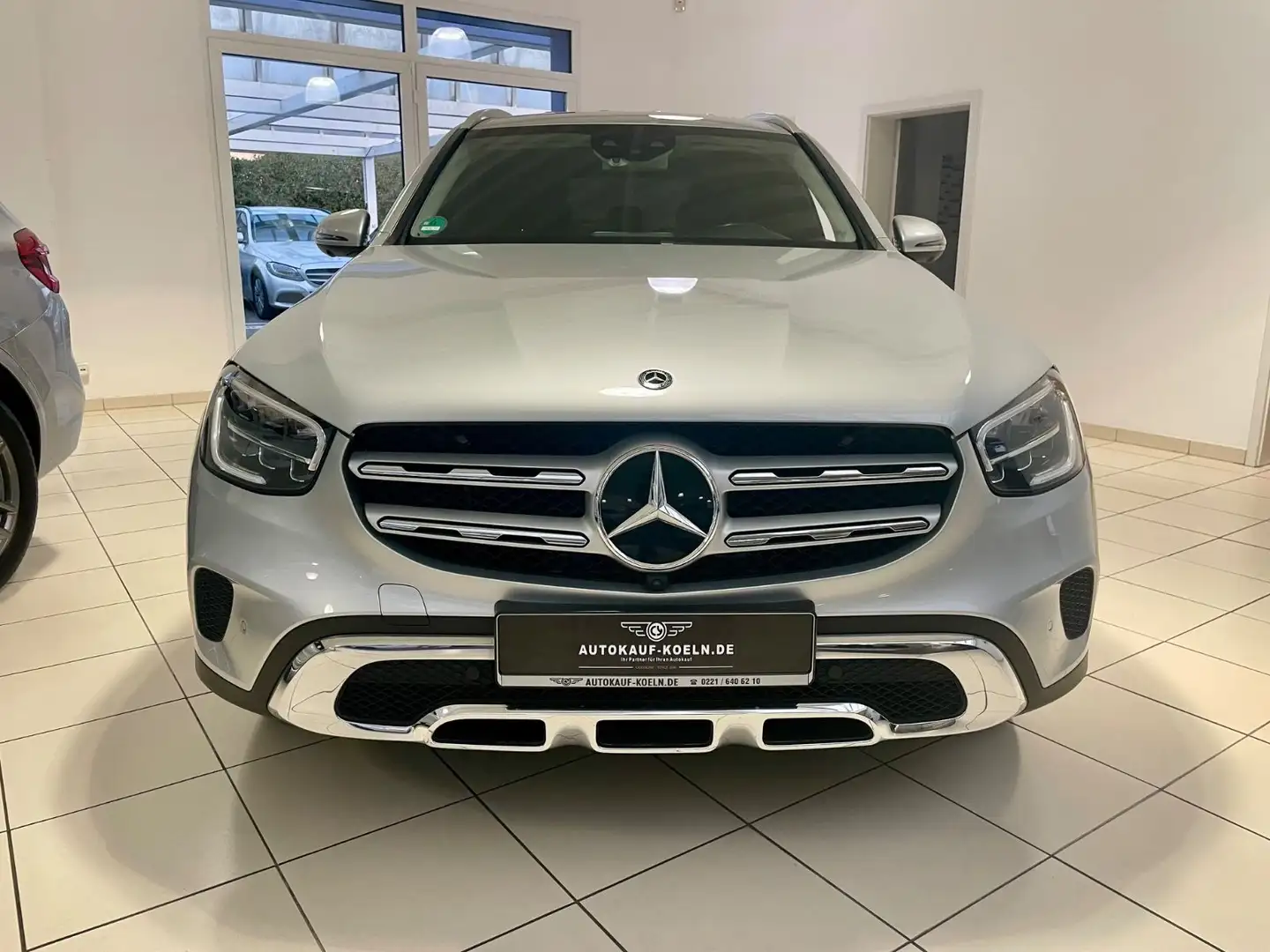Mercedes-Benz GLC 200 4Matic Automatik/Klimaautomatik/Sitzheiz Ezüst - 2