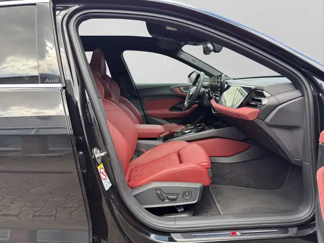 Audi S5 view 4