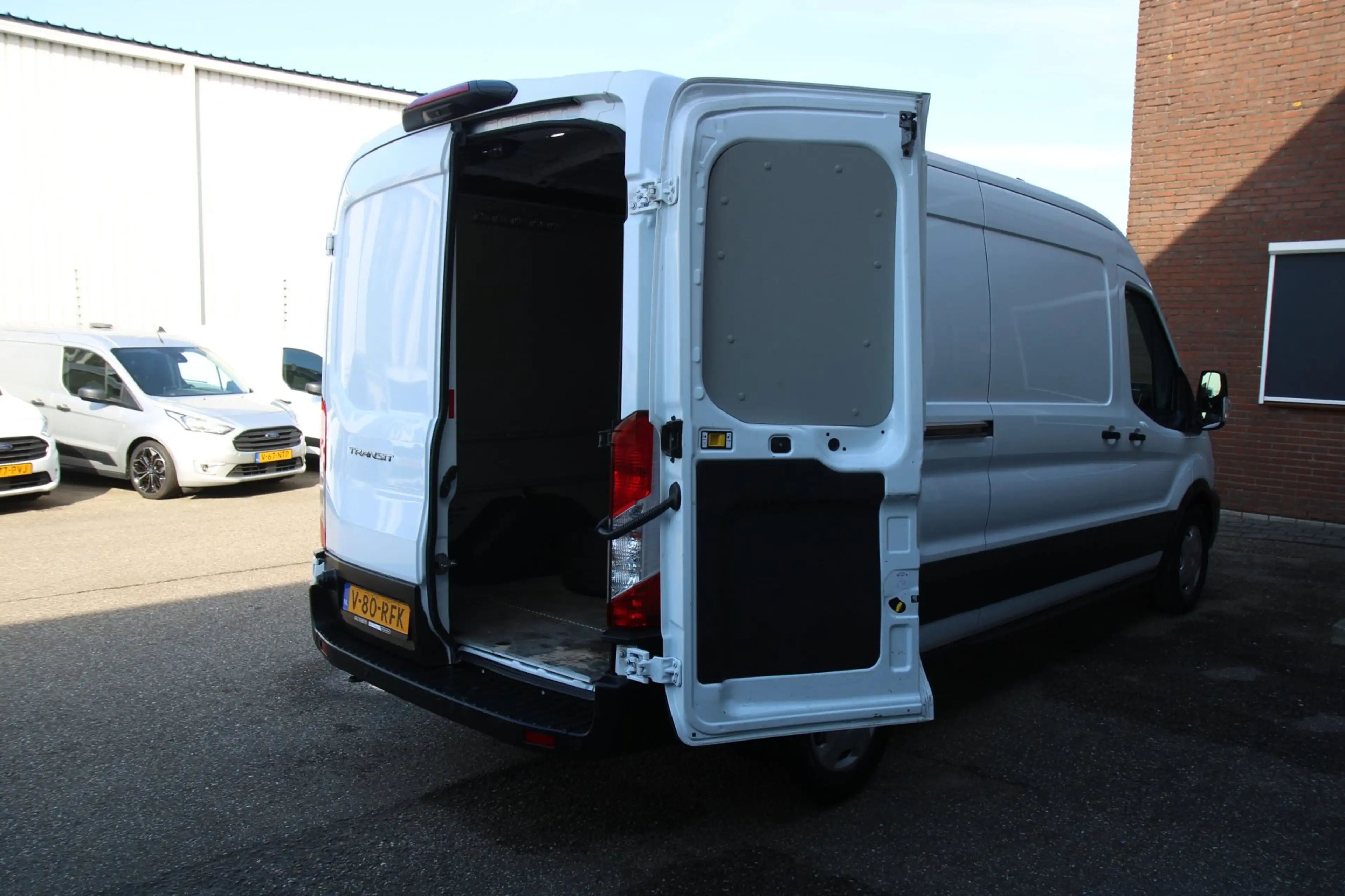 Ford Transit 350 2.0 TDCI 130PK L3H2 Trend / Camera / App conne — photo 11