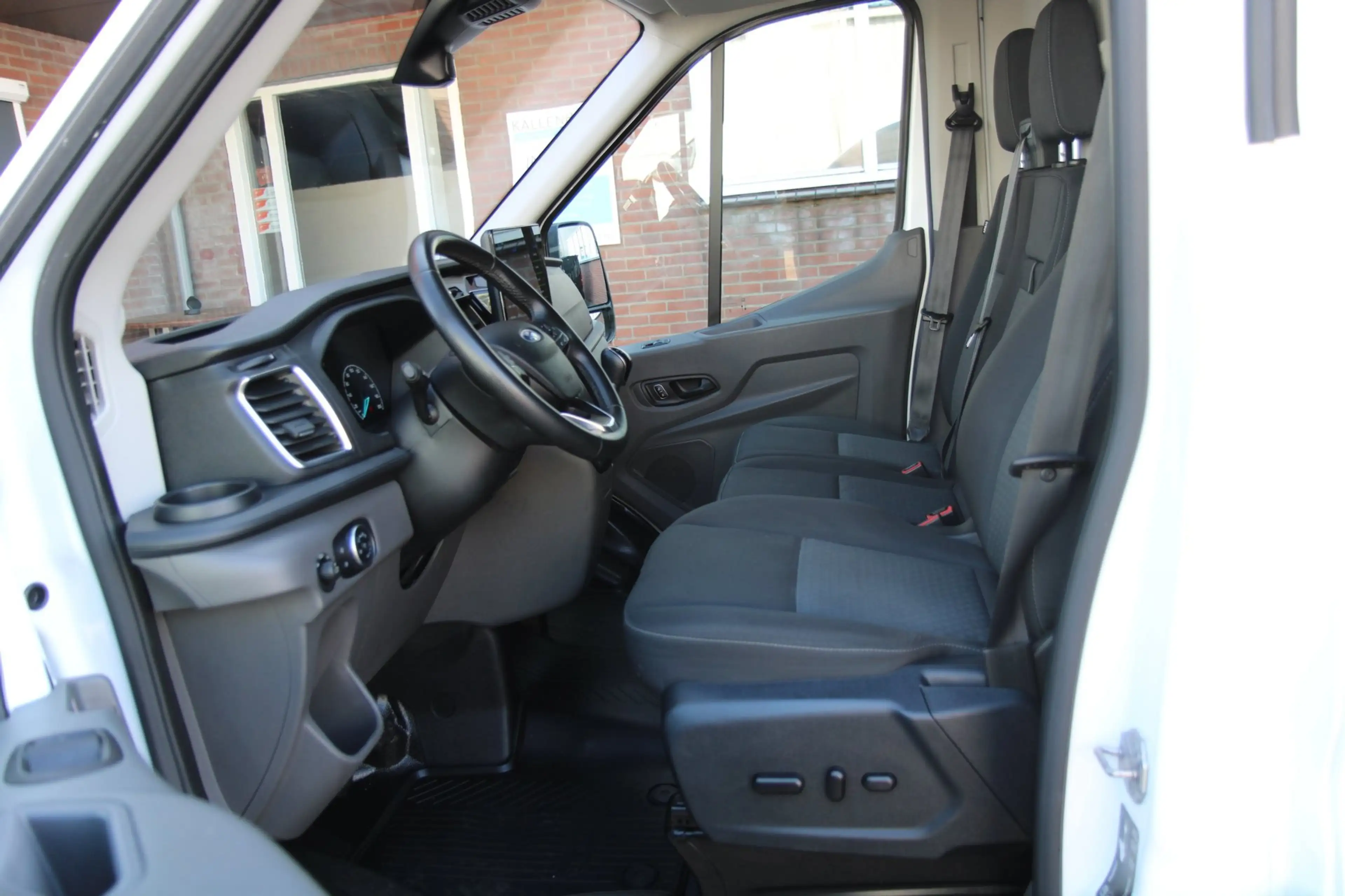 Ford Transit 350 2.0 TDCI 130PK L3H2 Trend / Camera / App conne — photo 3