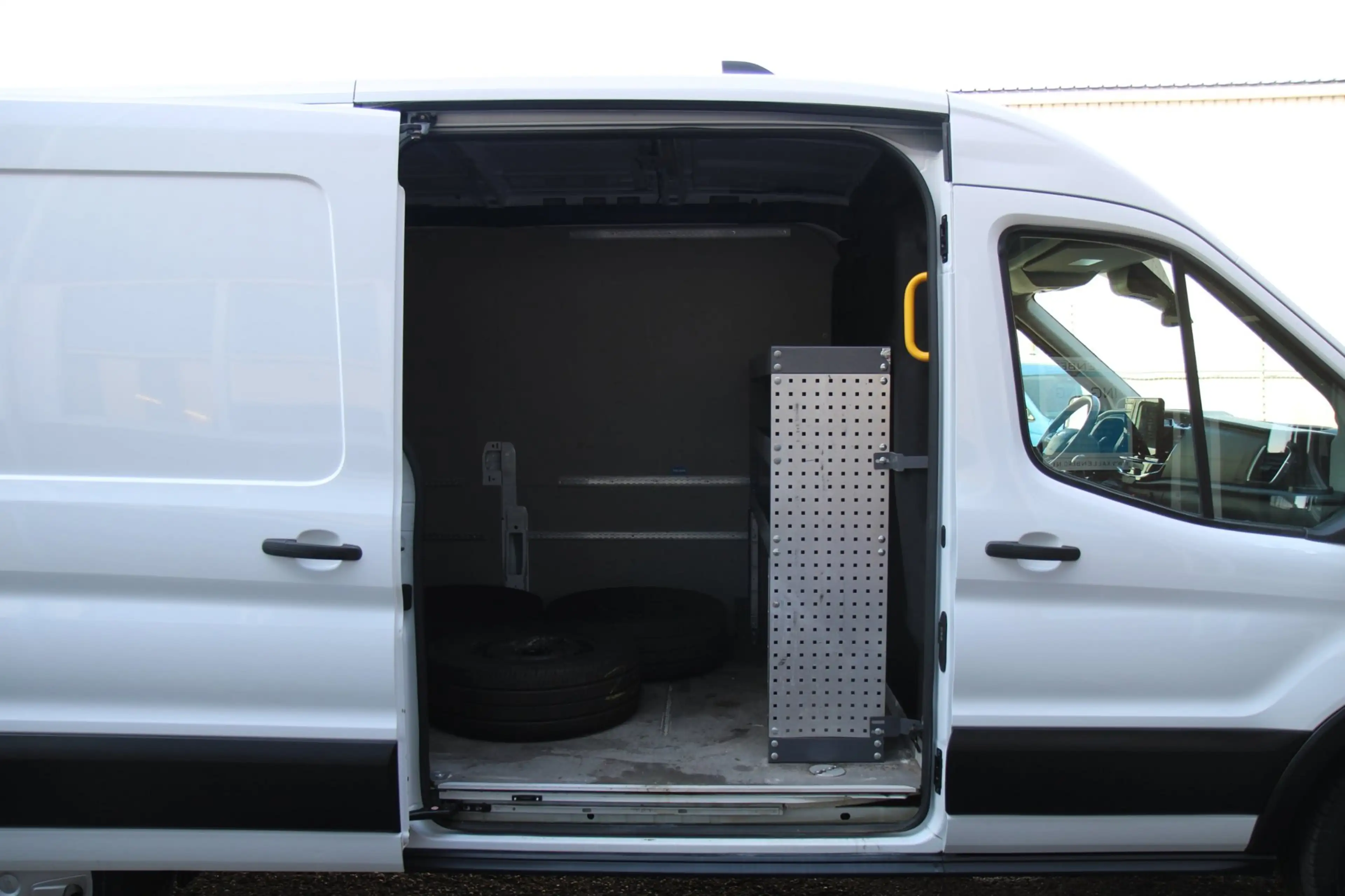 Ford Transit 350 2.0 TDCI 130PK L3H2 Trend / Camera / App conne — photo 8